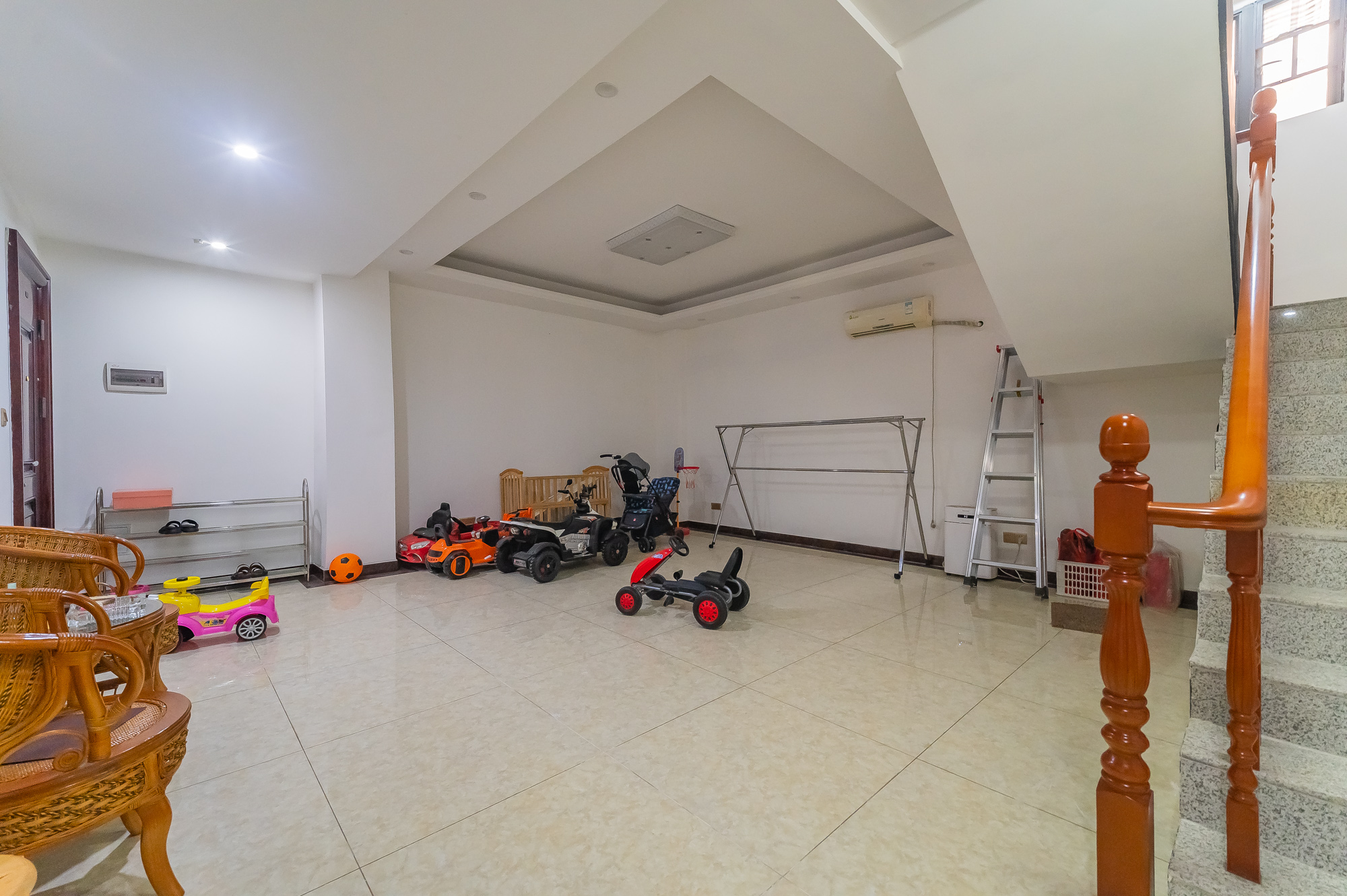 海伦春天 6室3厅3卫 298.0万 海伦春天 6室3厅3卫 298.0万其他