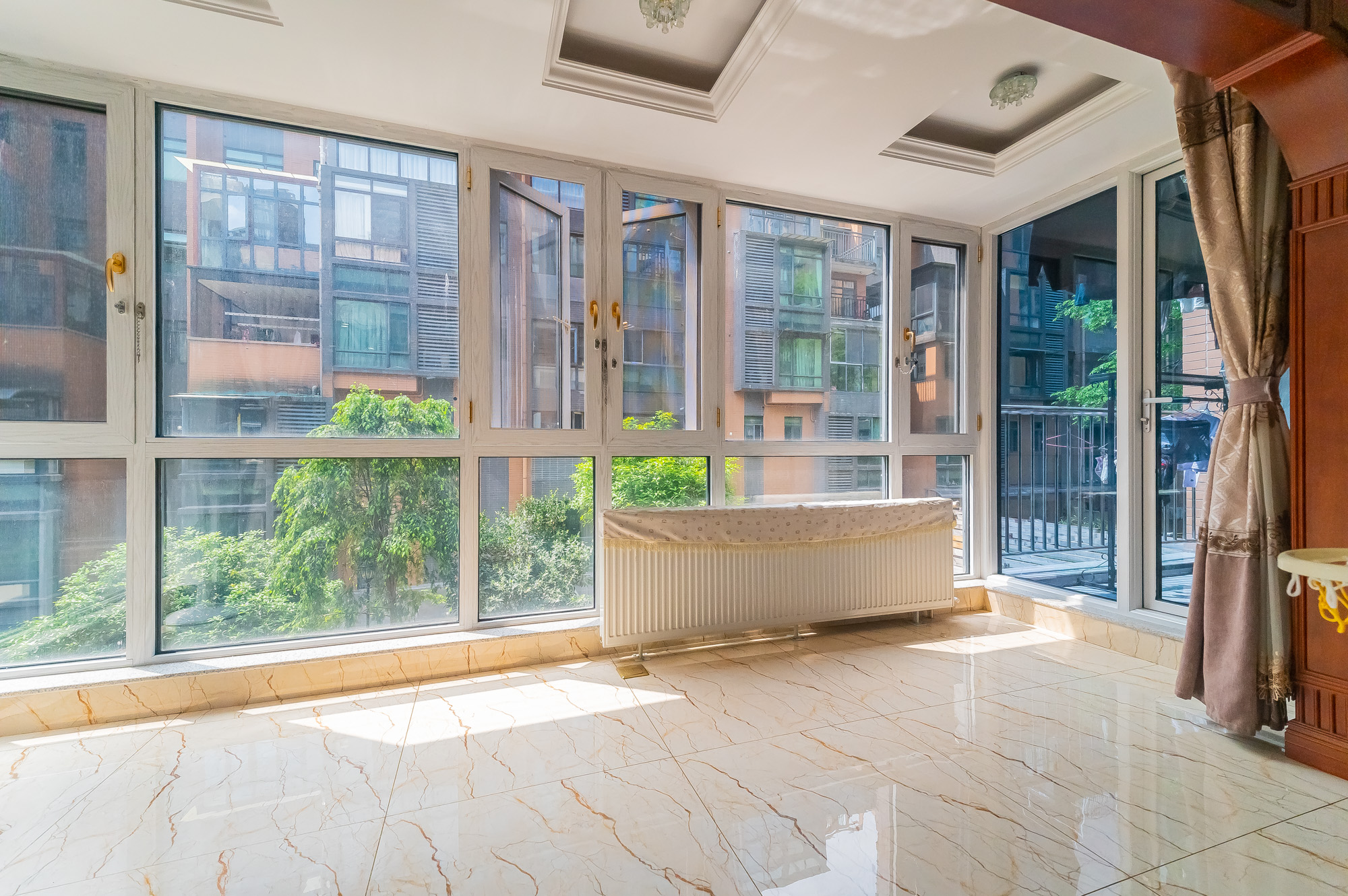 海伦春天 6室3厅3卫 298.0万 海伦春天 6室3厅3卫 298.0万阳台