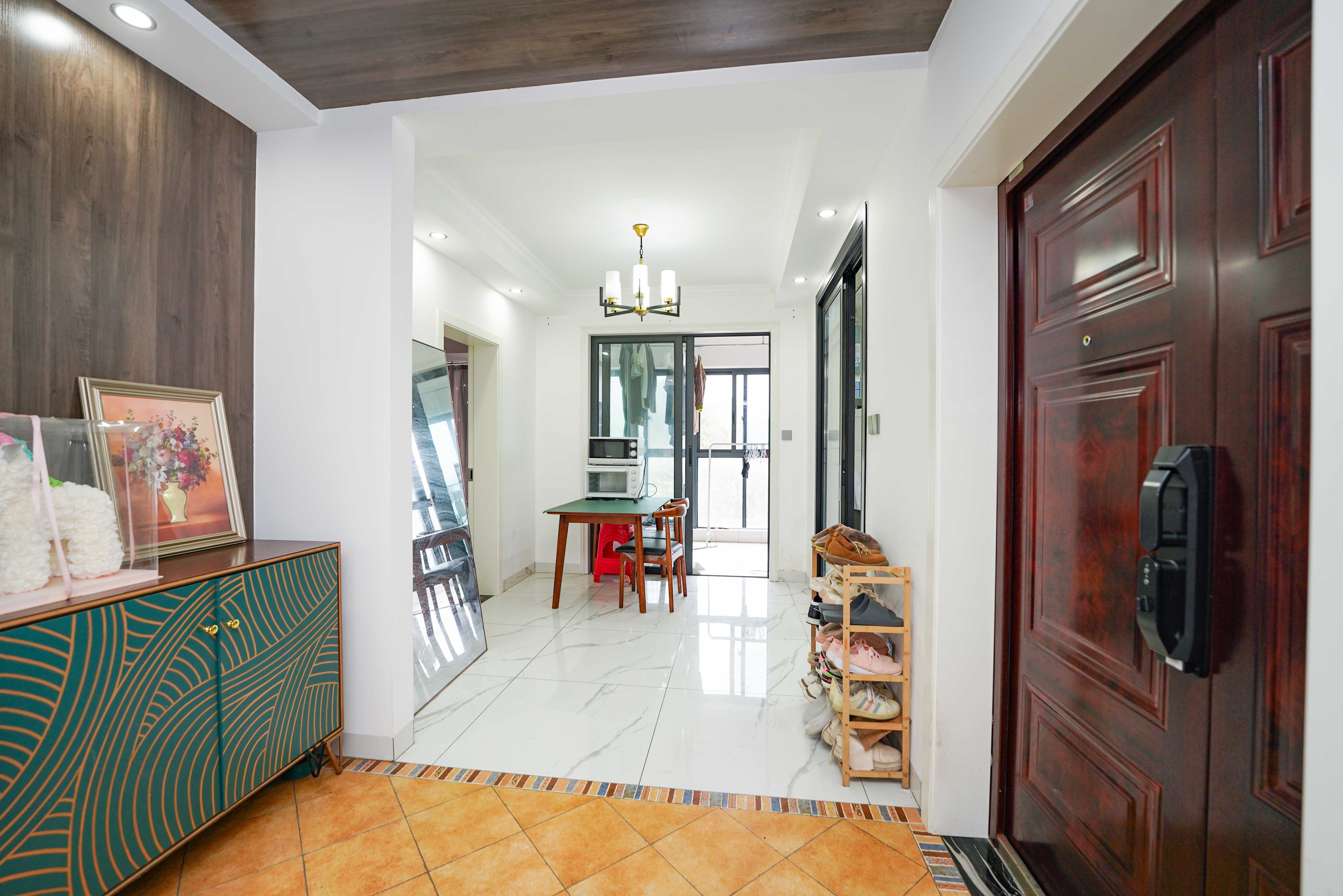 五矿万境蓝山 3室2厅1卫 110.0万 五矿万境蓝山 3室2厅1卫 110.0万客厅