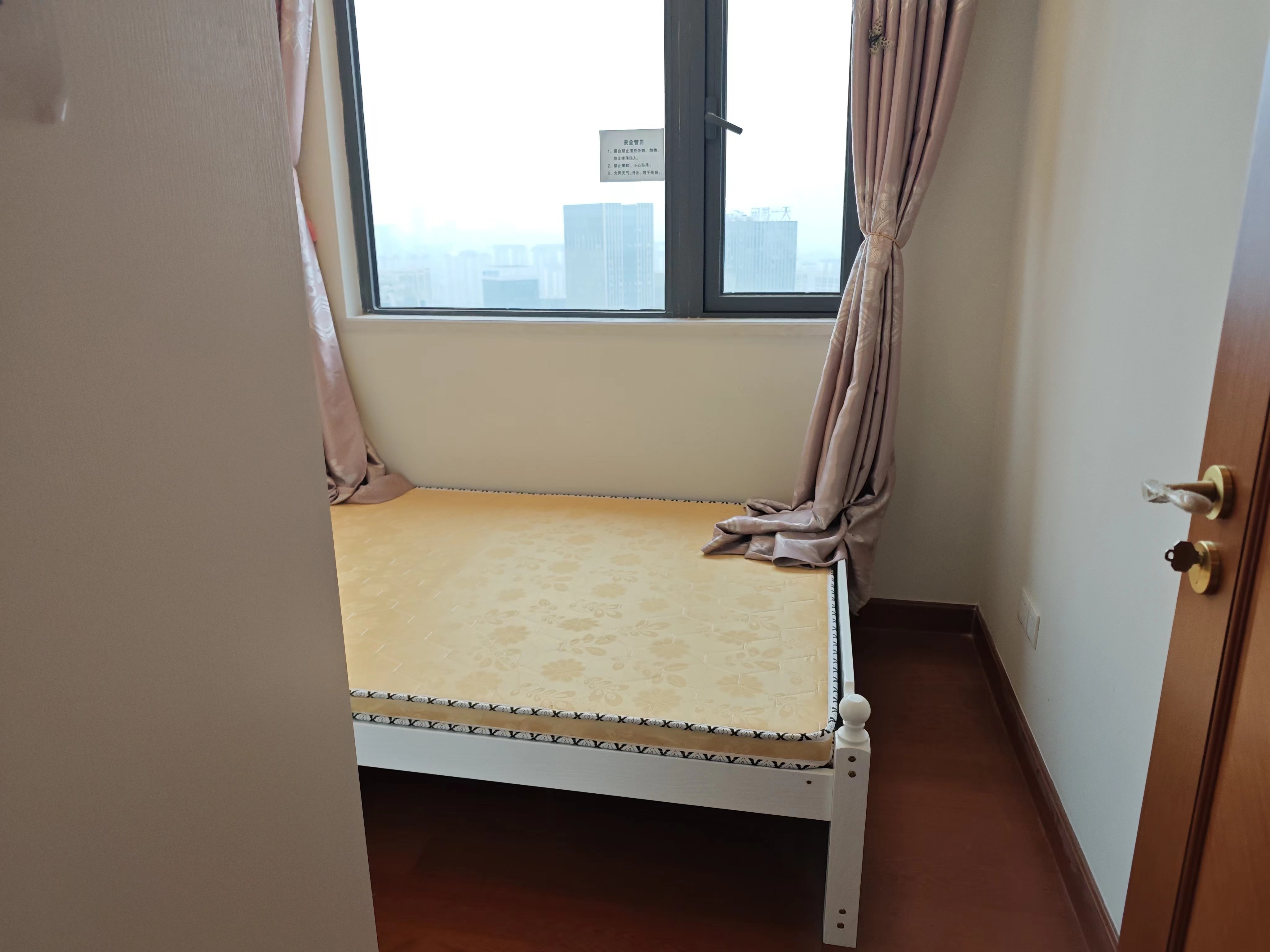 恒大滨河左岸  3室1厅2卫   3500.00元/月室内图