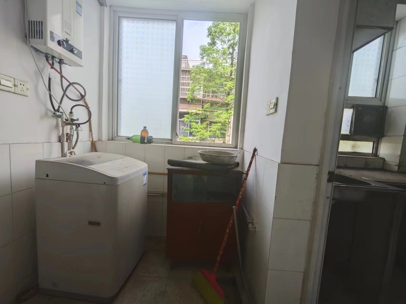 银馨家园(贺家土电厂生活区)  2室1厅1卫    18.0万 银馨家园(贺家土电厂生活区)  2室1厅1卫    18.0万室内图