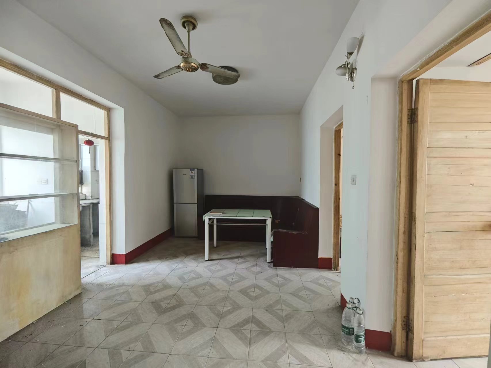 银馨家园(贺家土电厂生活区)  2室1厅1卫    18.0万 银馨家园(贺家土电厂生活区)  2室1厅1卫    18.0万室内图