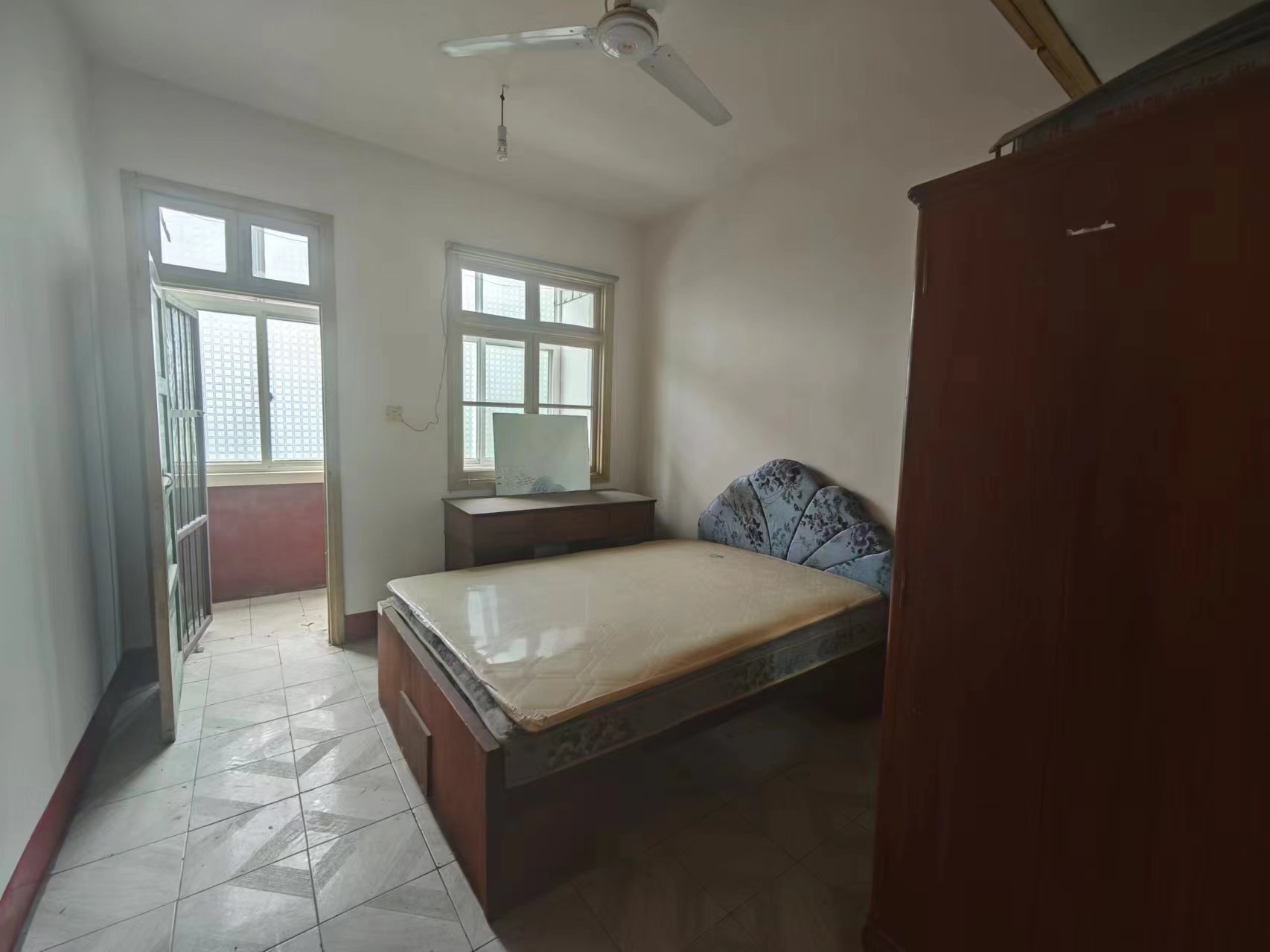 银馨家园(贺家土电厂生活区)  2室1厅1卫    18.0万 银馨家园(贺家土电厂生活区)  2室1厅1卫    18.0万室内图