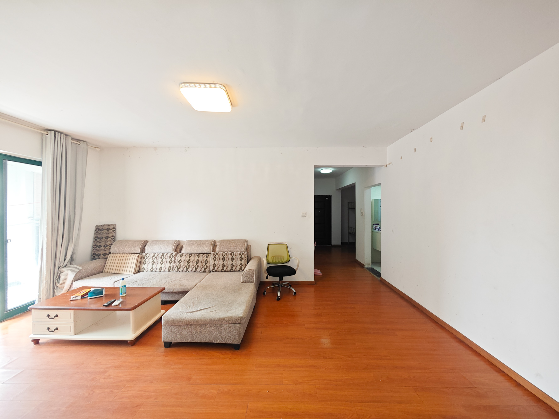 博长山水香颐  4室2厅2卫    95.0万 博长山水香颐  4室2厅2卫    95.0万客厅