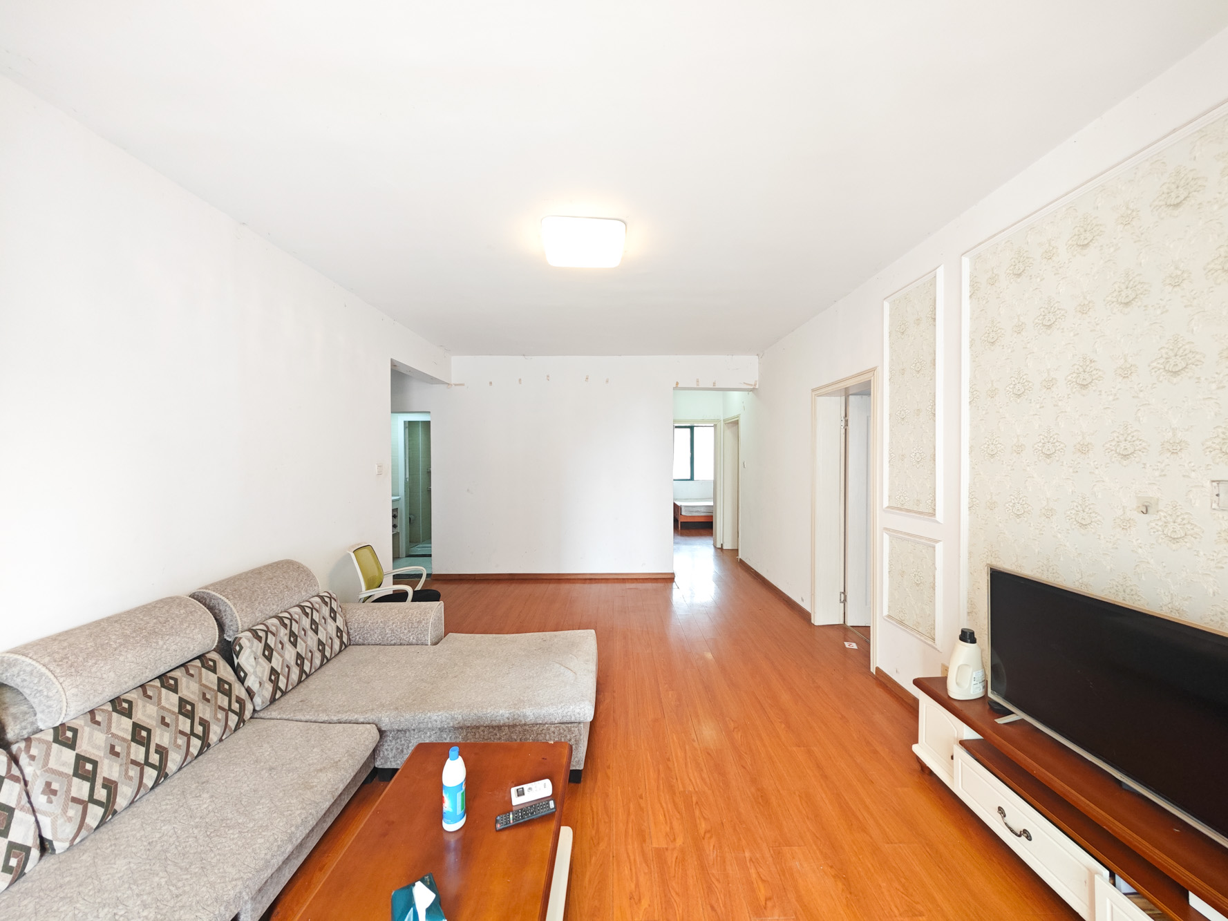 博长山水香颐  4室2厅2卫    95.0万 博长山水香颐  4室2厅2卫    95.0万客厅