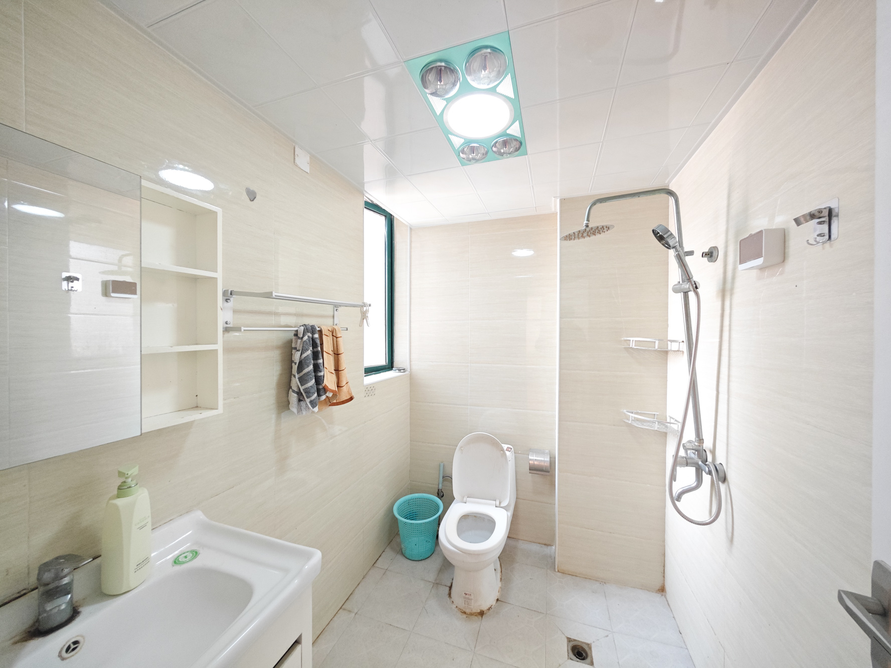 博长山水香颐  4室2厅2卫    95.0万 博长山水香颐  4室2厅2卫    95.0万卫生间