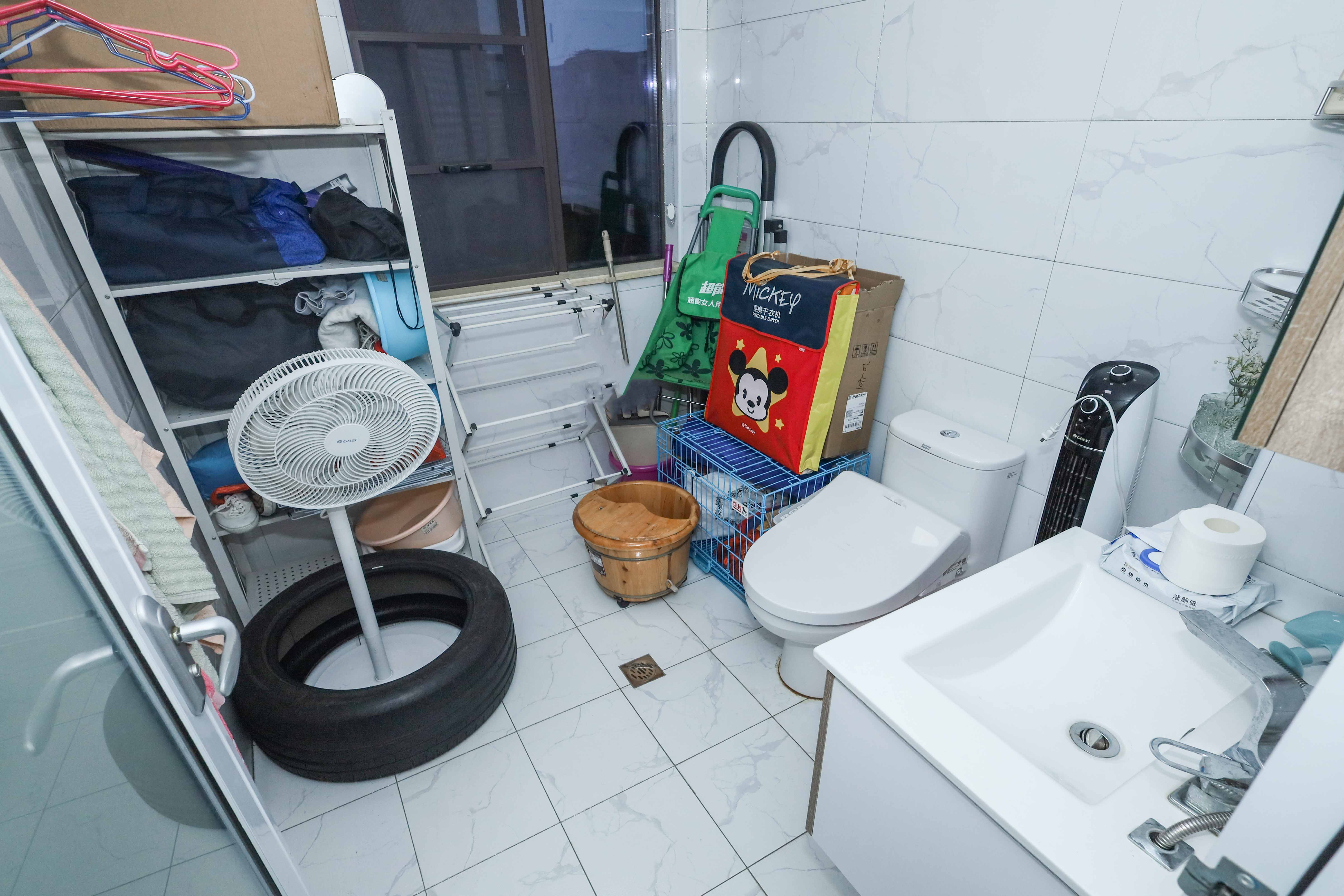 中冶中央公园  4室2厅2卫    145.0万卫生间