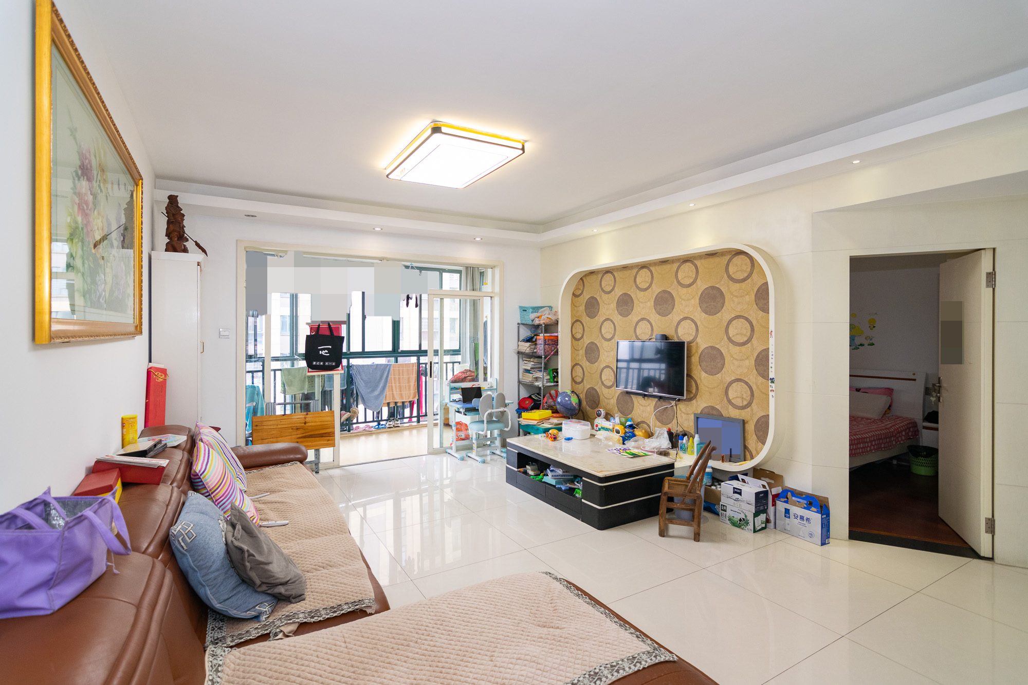 百合湖滨花园 4室2厅2卫 88.0万 百合湖滨花园 4室2厅2卫 88.0万客厅