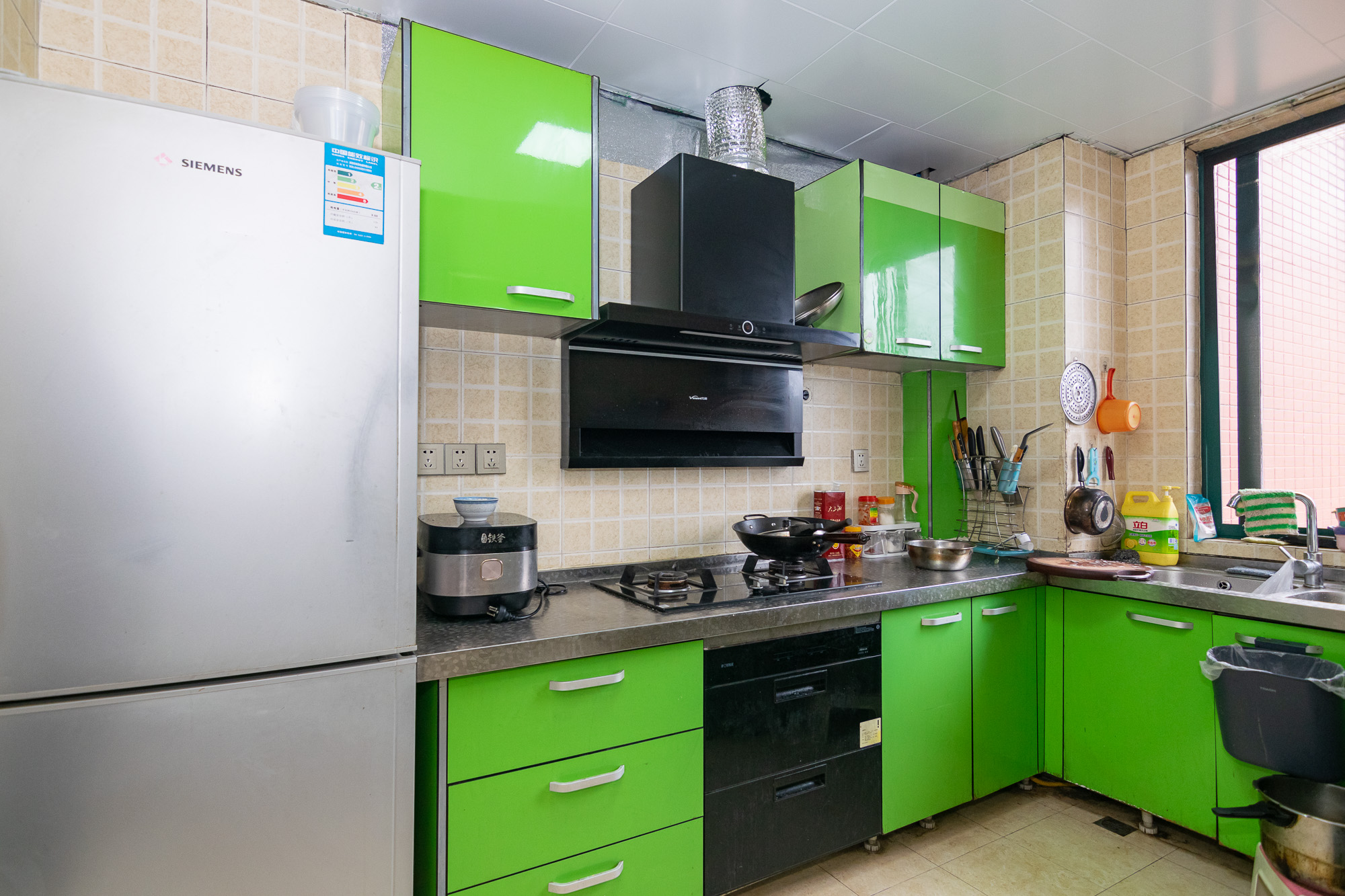 百合湖滨花园 4室2厅2卫 88.0万 百合湖滨花园 4室2厅2卫 88.0万厨房