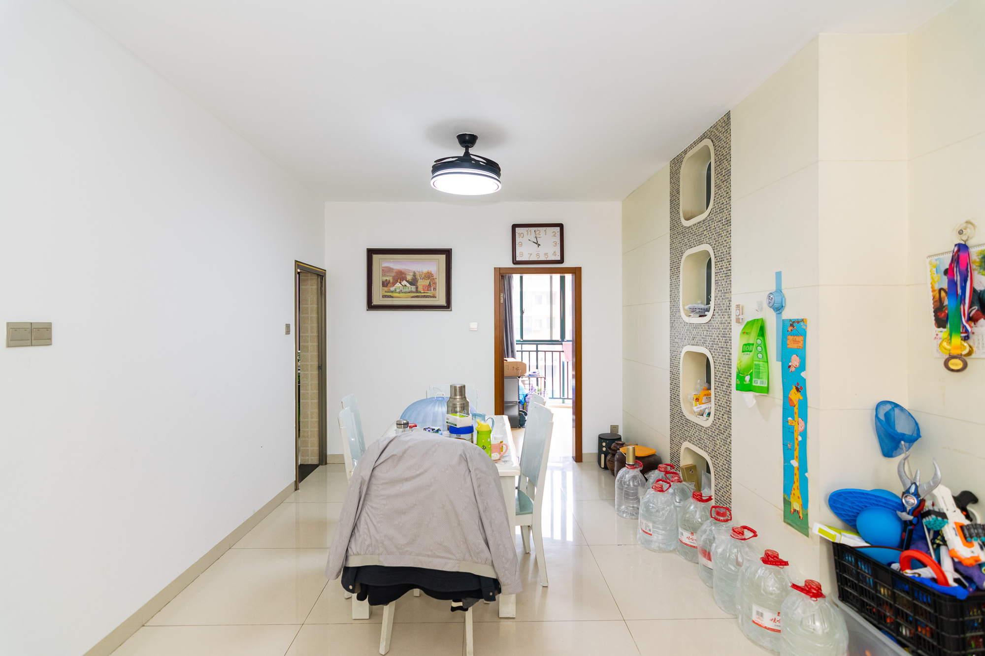 百合湖滨花园 4室2厅2卫 88.0万 百合湖滨花园 4室2厅2卫 88.0万客厅