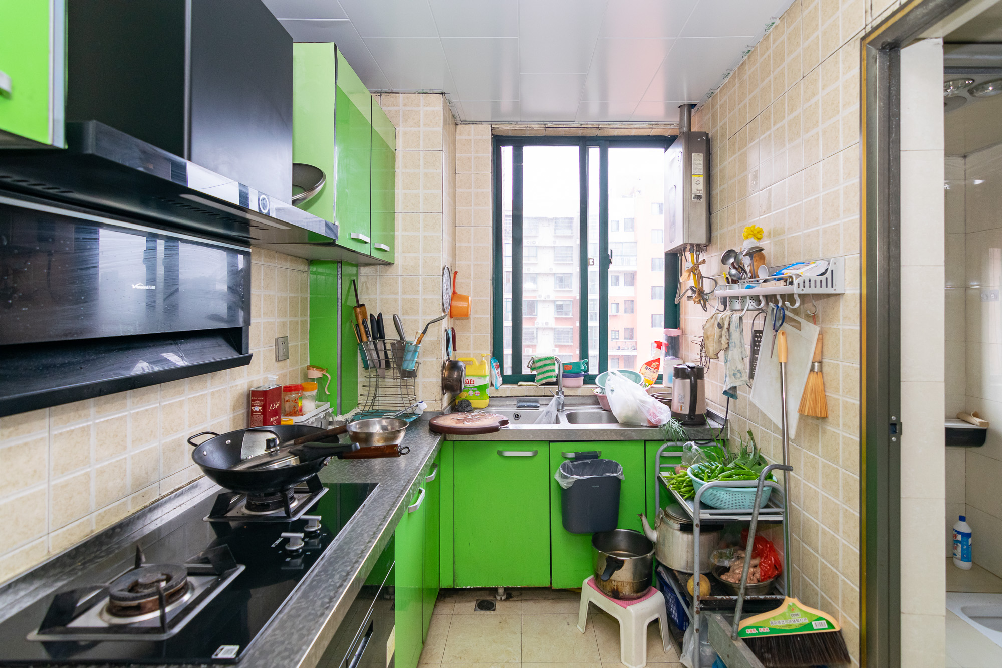 百合湖滨花园 4室2厅2卫 88.0万 百合湖滨花园 4室2厅2卫 88.0万厨房