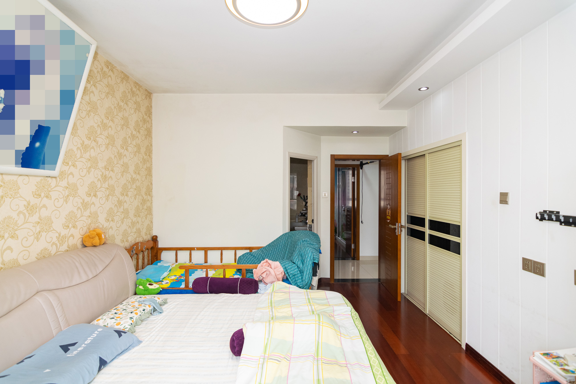 百合湖滨花园 4室2厅2卫 88.0万 百合湖滨花园 4室2厅2卫 88.0万卧室