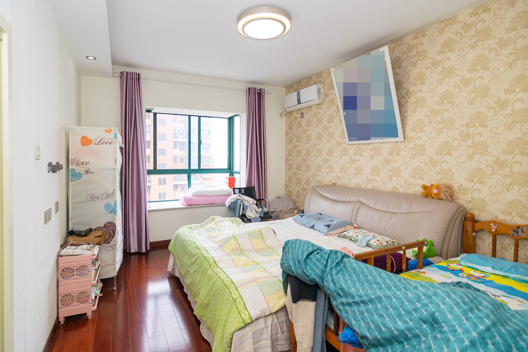 百合湖滨花园 4室2厅2卫 88.0万 百合湖滨花园 4室2厅2卫 88.0万卧室