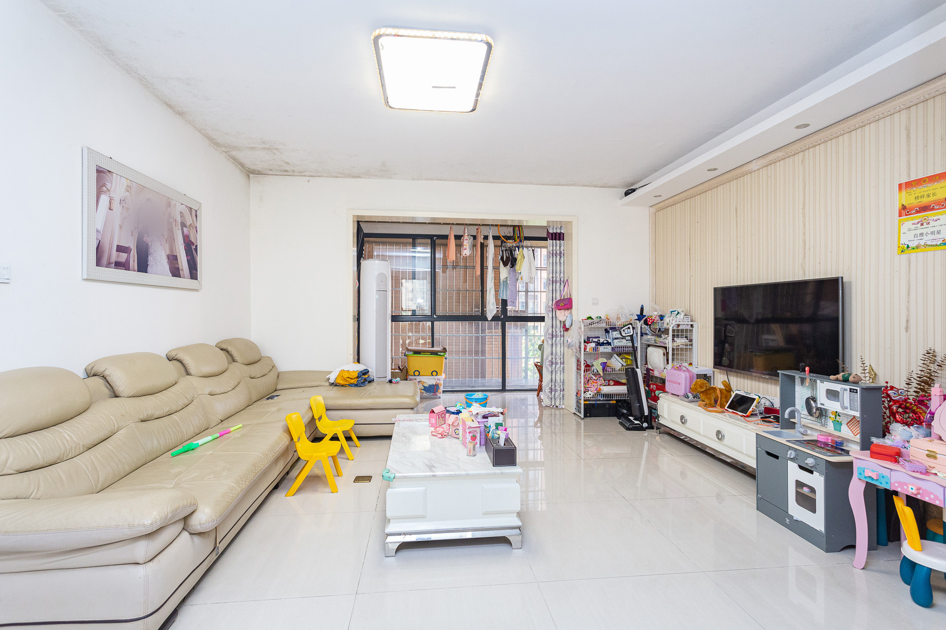 珠江东方明珠(新地东方明珠)三期 3室2厅2卫 85.0万 珠江东方明珠(新地东方明珠)三期 3室2厅2卫 85.0万客厅