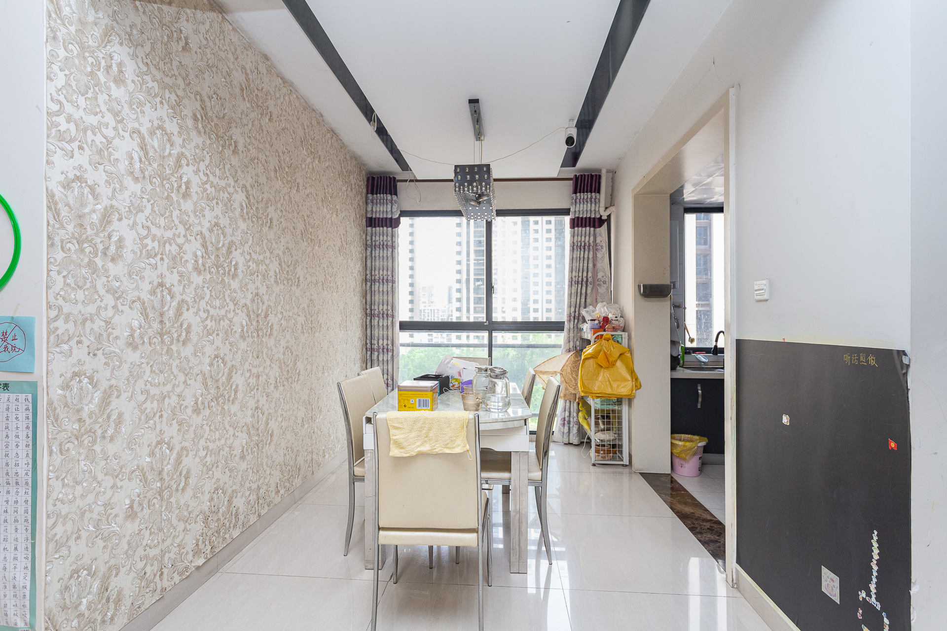 珠江东方明珠(新地东方明珠)三期 3室2厅2卫 85.0万 珠江东方明珠(新地东方明珠)三期 3室2厅2卫 85.0万客厅