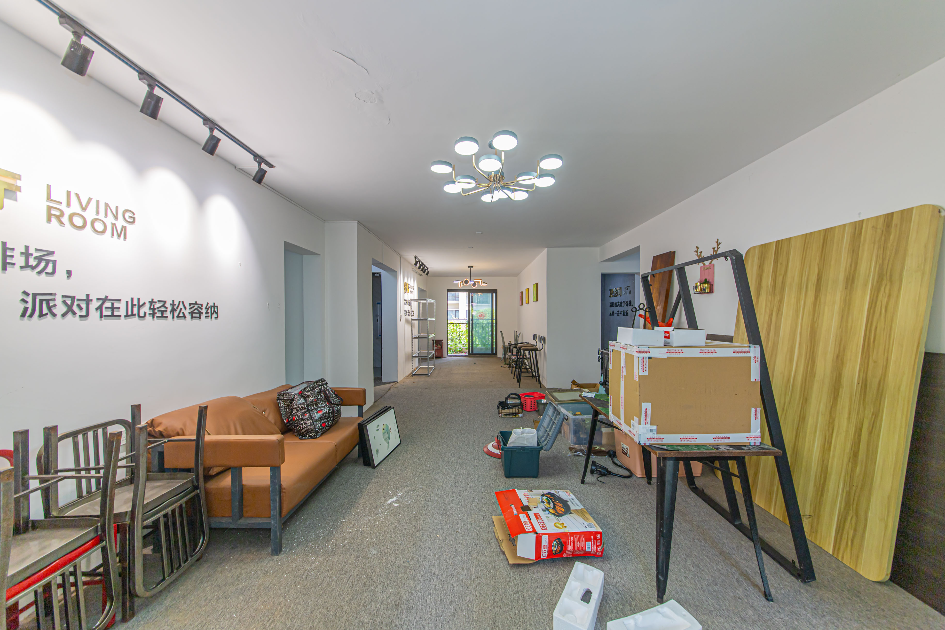 长沙美的梧桐庄园  5室2厅3卫   220.00万客厅