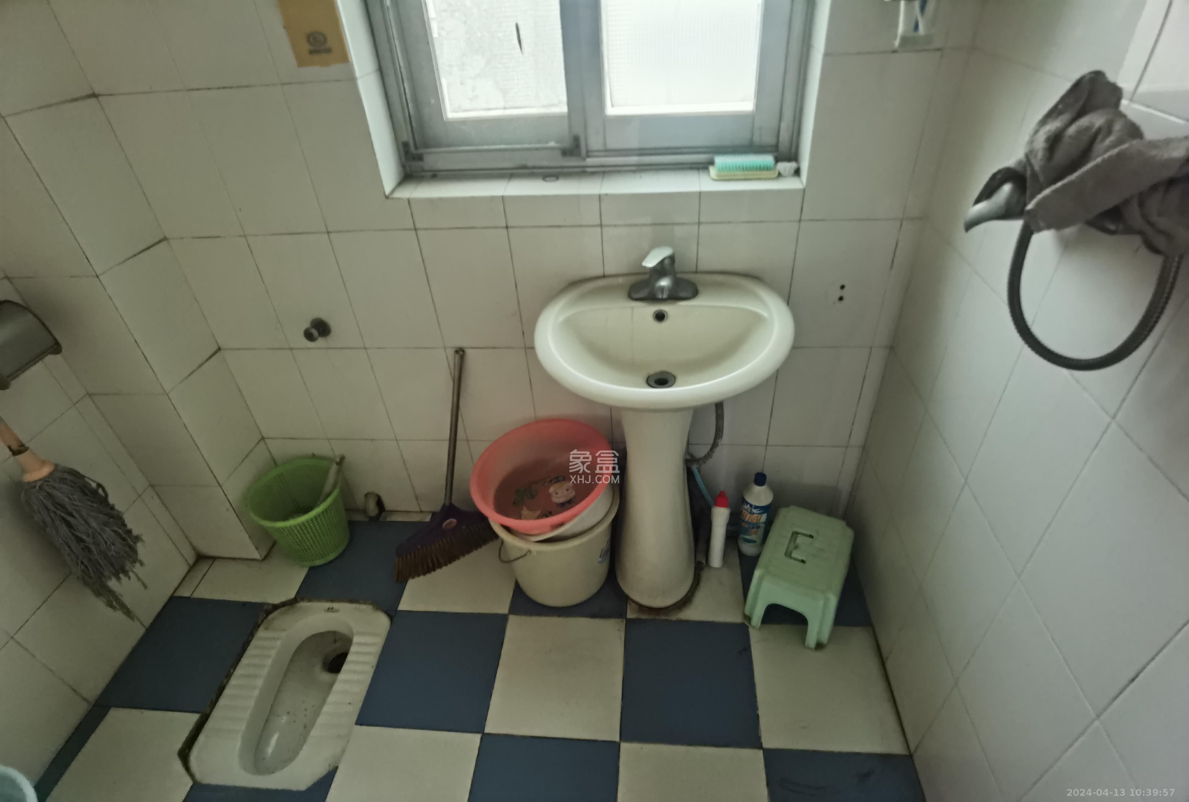 咸嘉新村嘉文苑  5室2厅2卫   2400.00元/月室内图