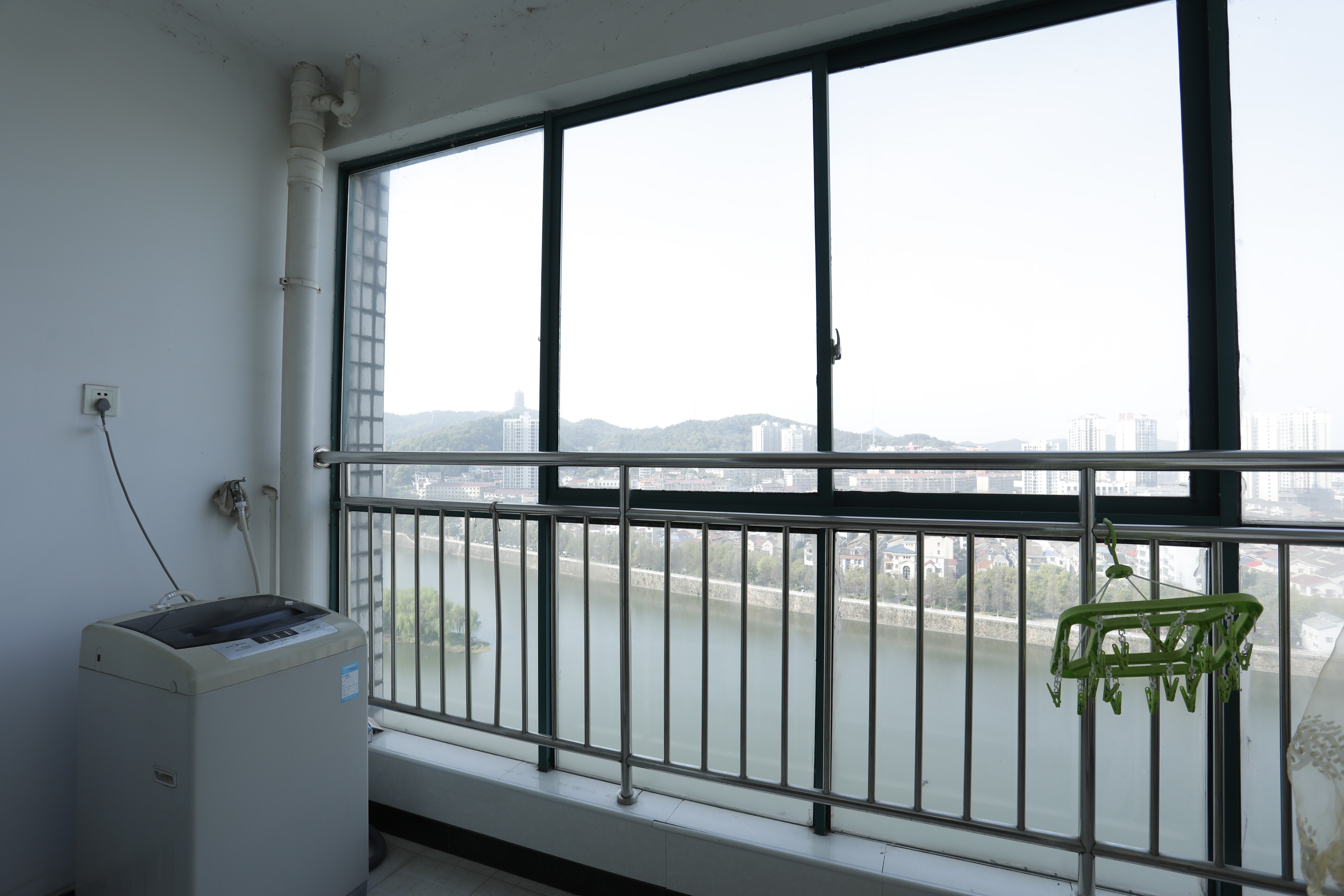 鸿运公寓  3室2厅2卫   61.80万室内图