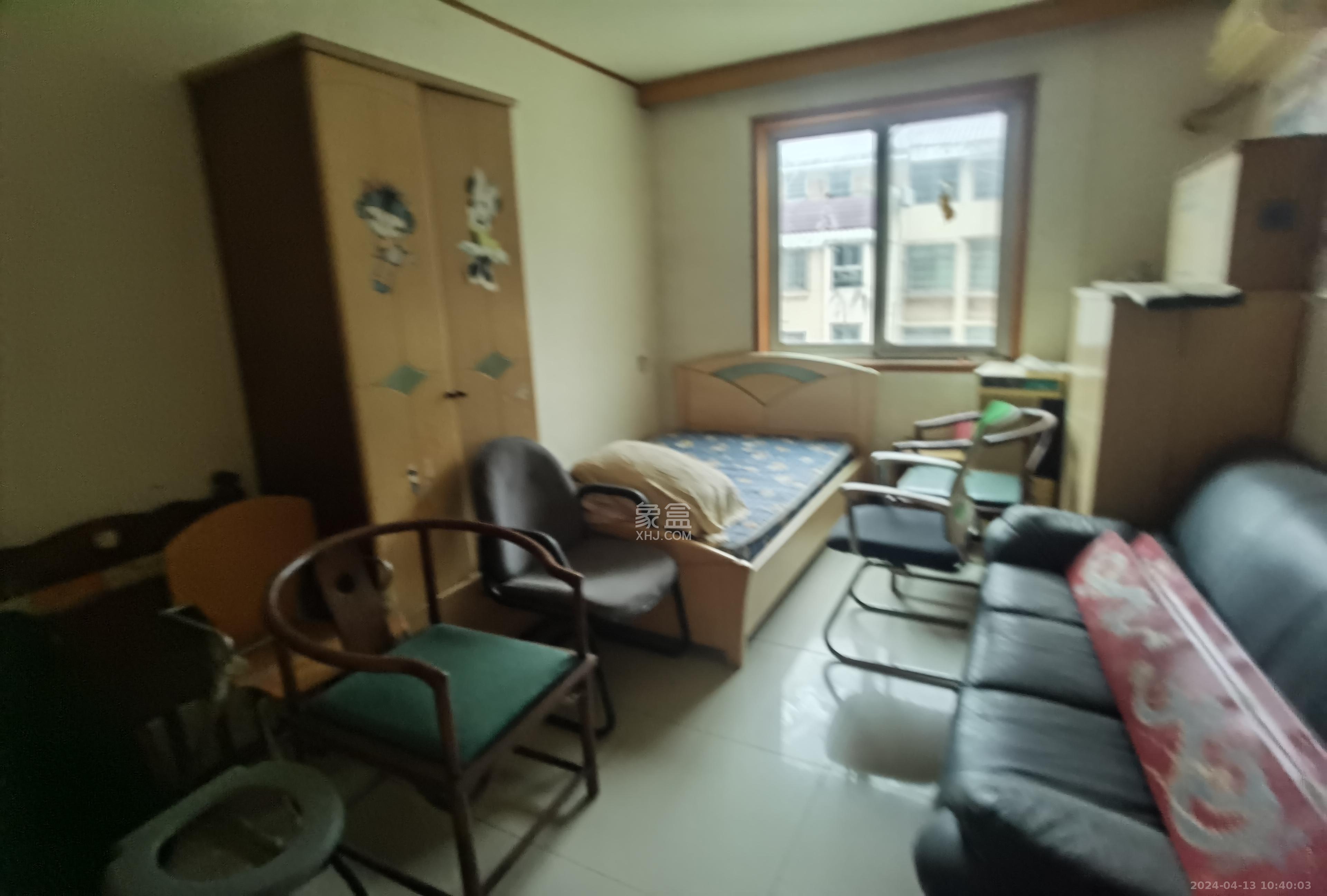 咸嘉新村嘉文苑  5室2厅2卫   2400.00元/月室内图