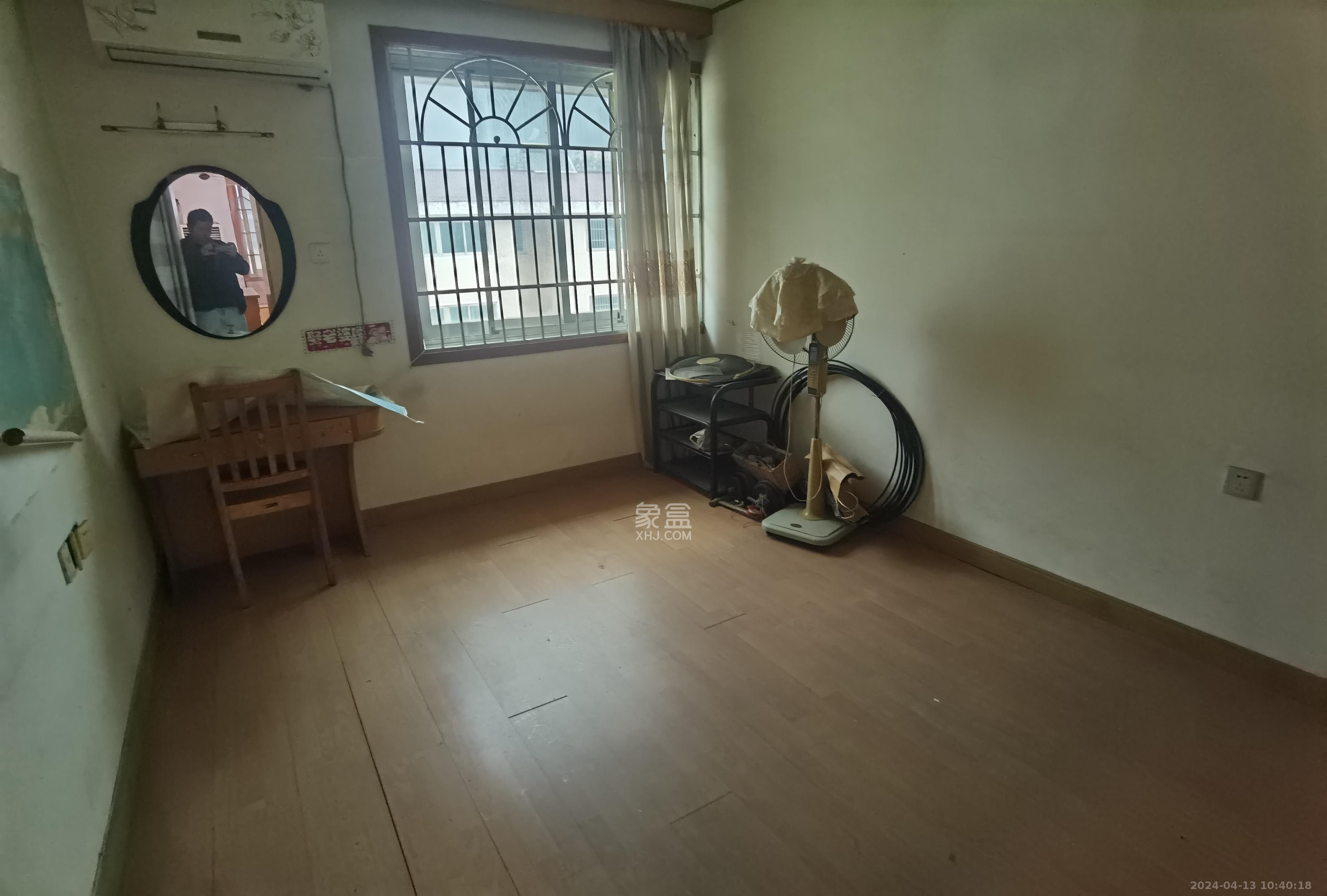 咸嘉新村嘉文苑  5室2厅2卫   2400.00元/月室内图