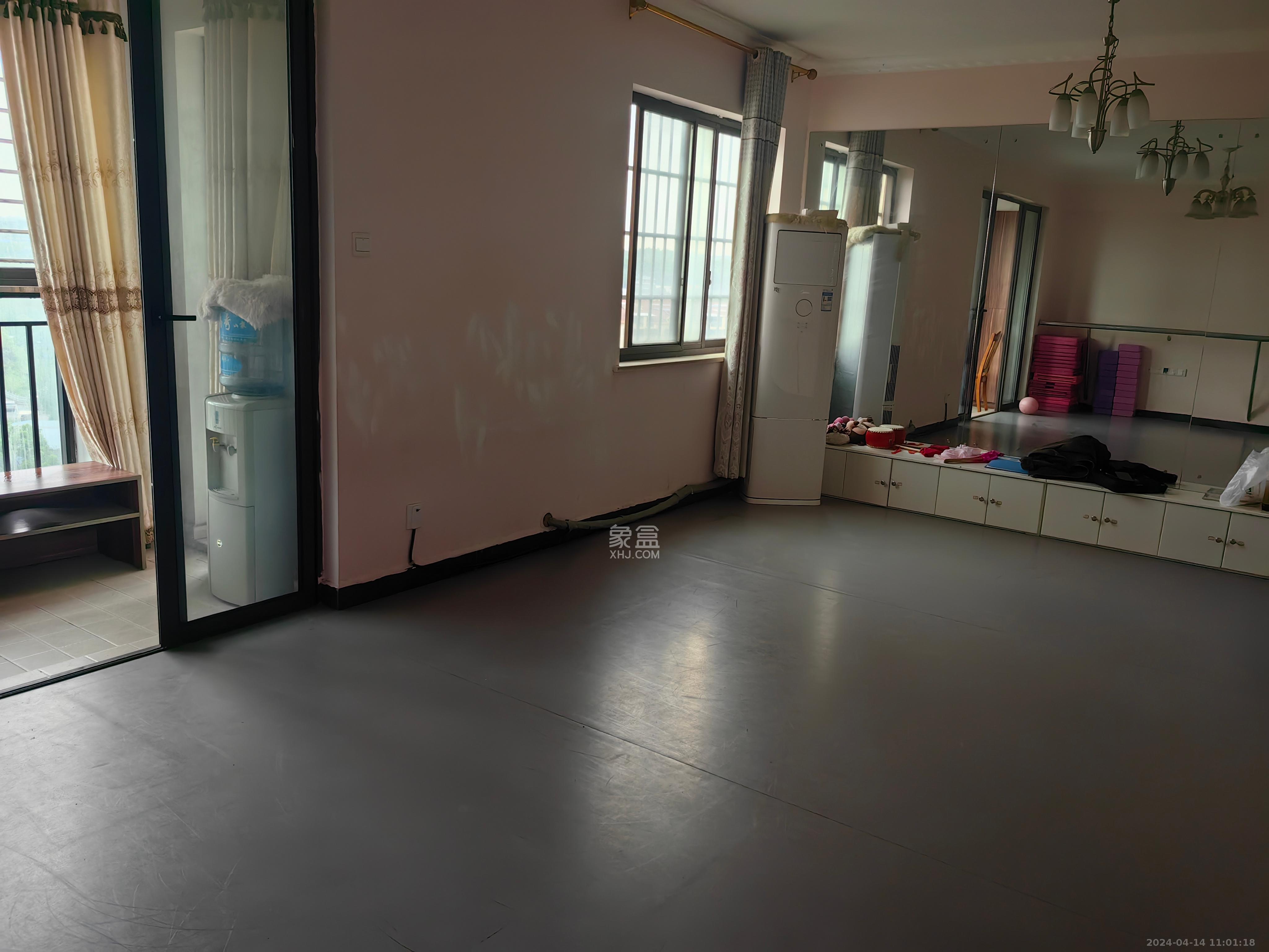 佳兆业水岸新都  3室2厅1卫   1600.00元/月室内图1
