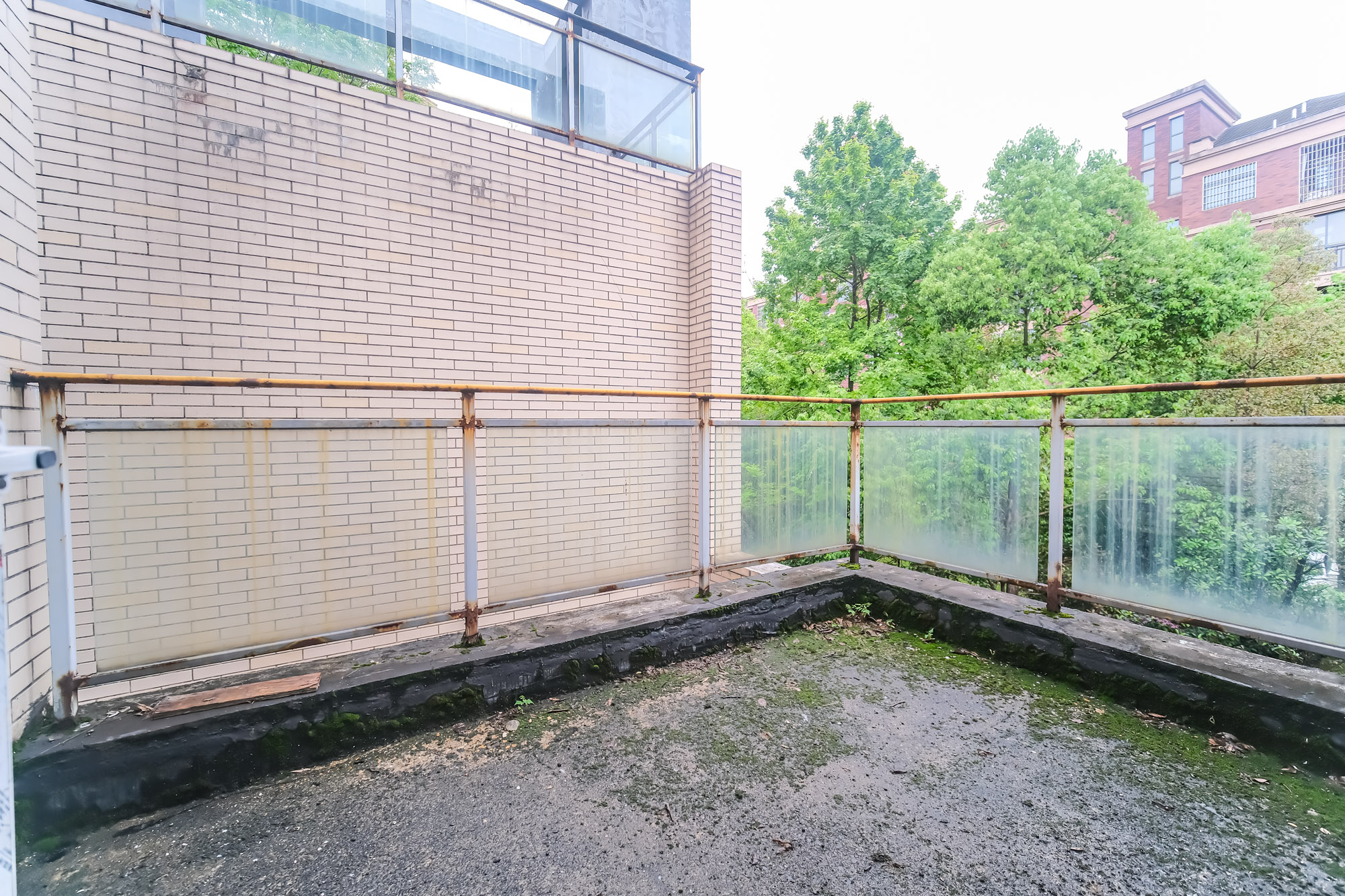 山水湾  5室2厅3卫   318.00万阳台