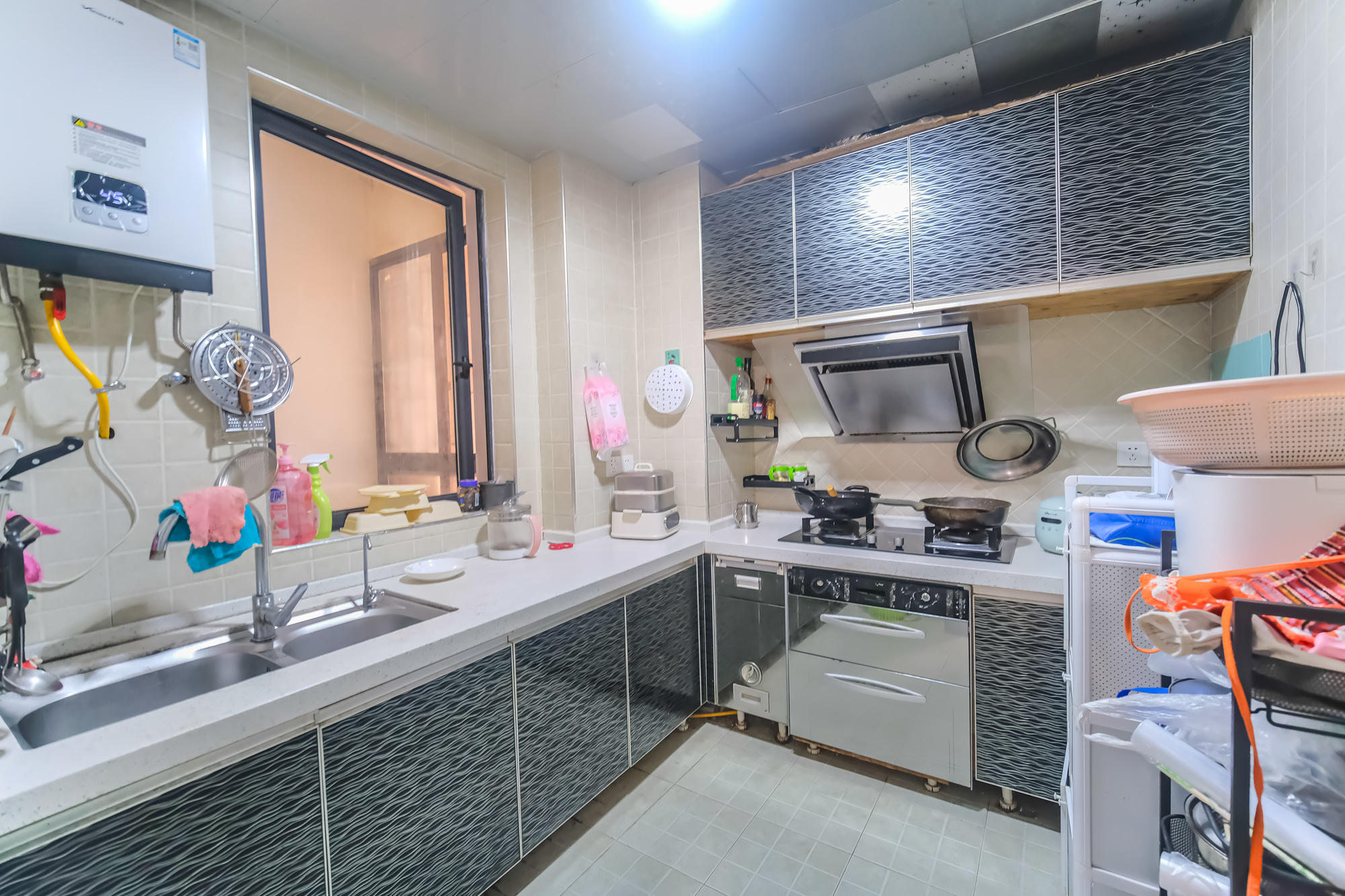 三一街区 3室2厅1卫 68.0万 三一街区 3室2厅1卫 68.0万厨房