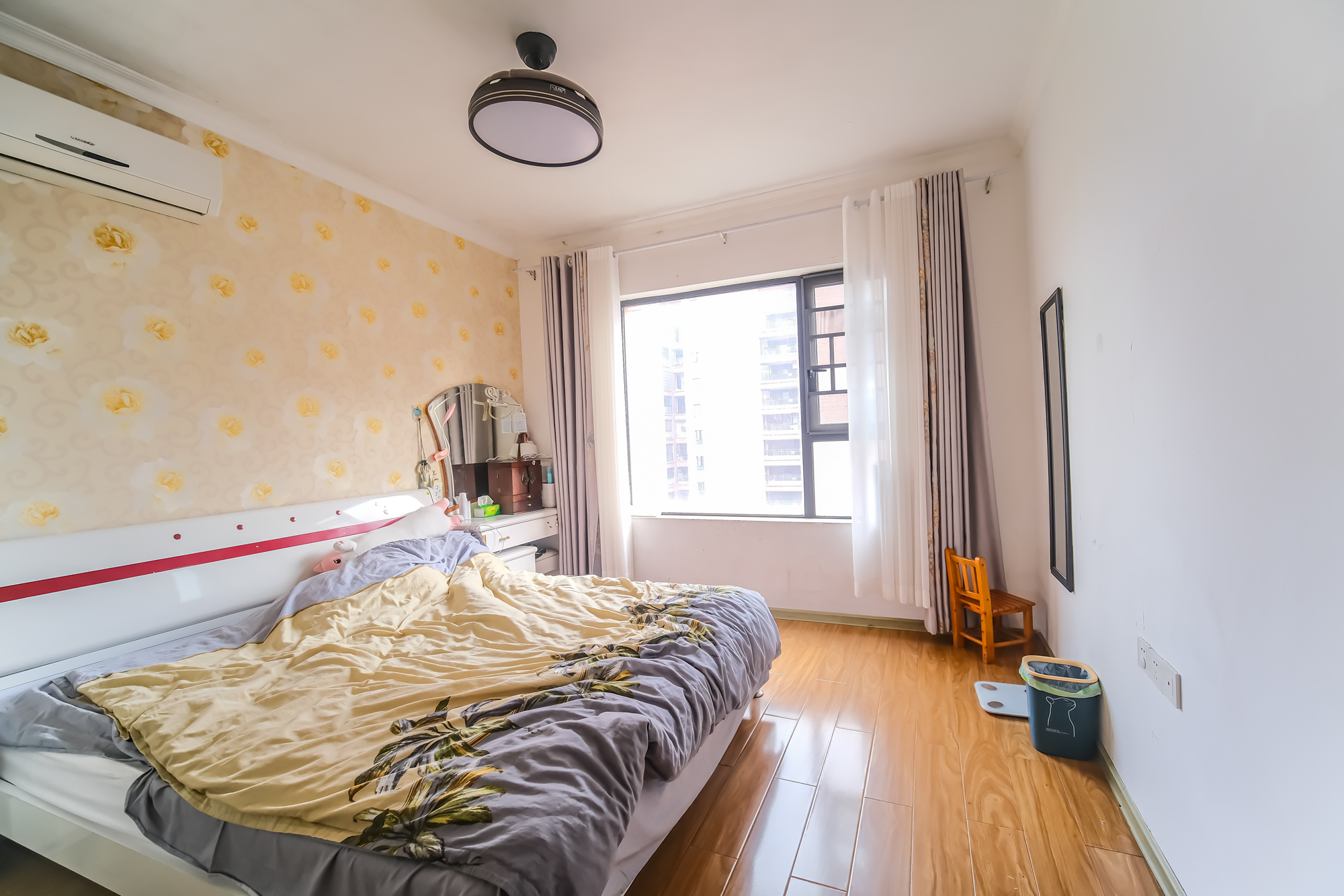 三一街区 3室2厅1卫 68.0万 三一街区 3室2厅1卫 68.0万卧室