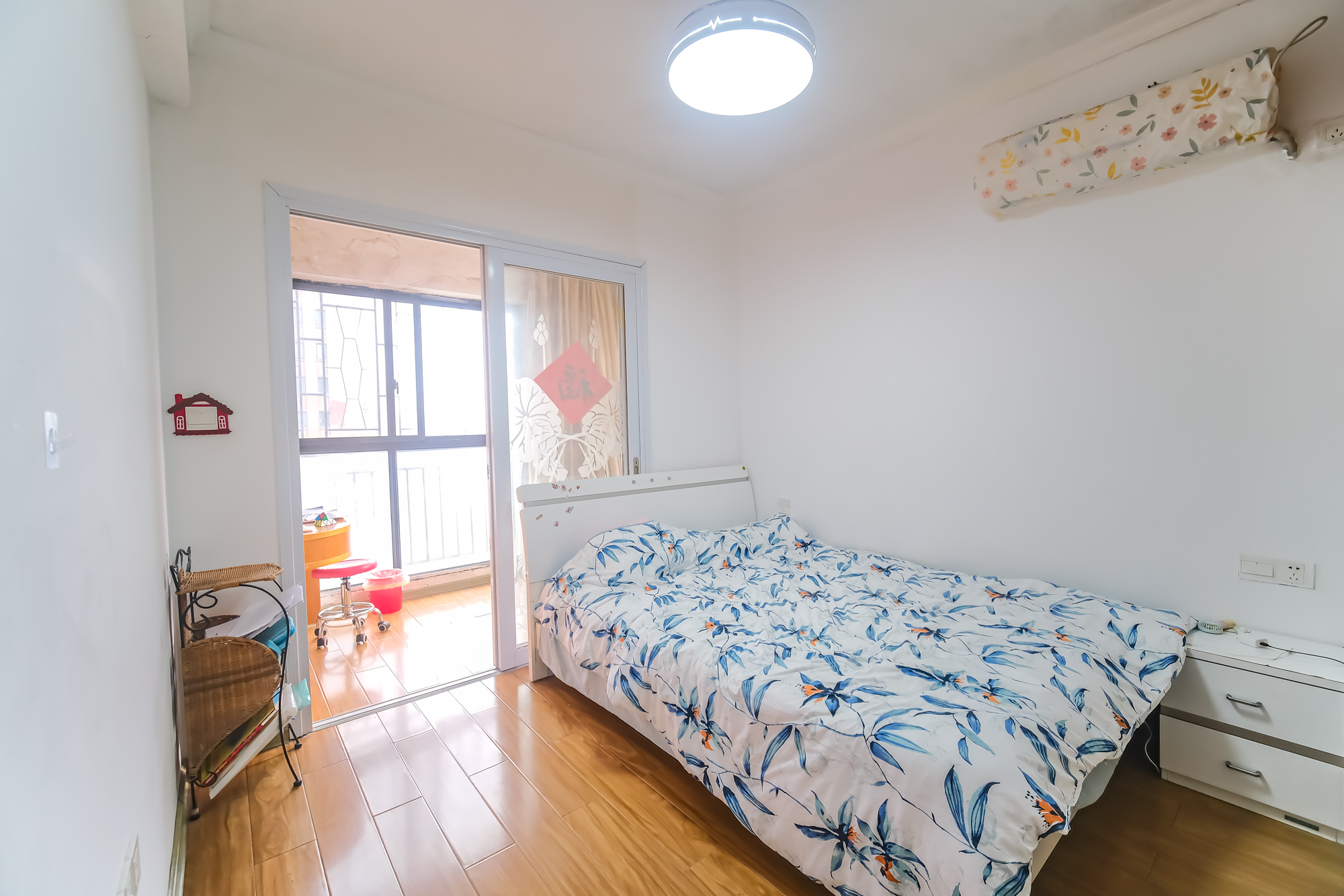 三一街区 3室2厅1卫 68.0万 三一街区 3室2厅1卫 68.0万卧室