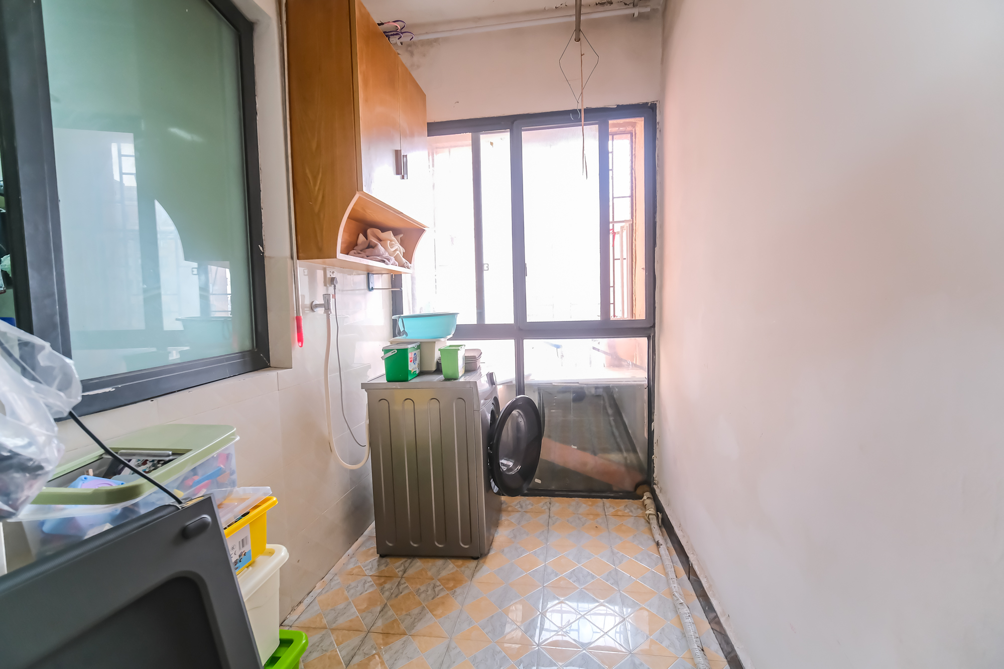 三一街区 3室2厅1卫 68.0万 三一街区 3室2厅1卫 68.0万阳台