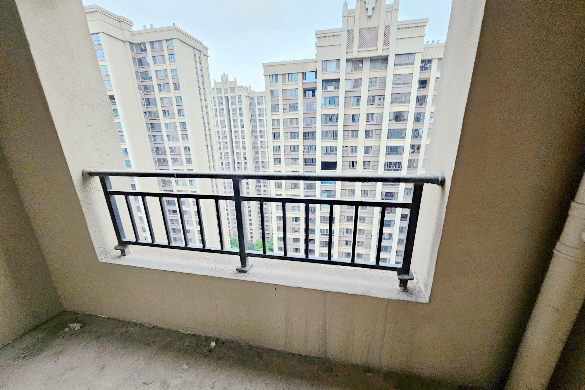 阳光城尚东湾青云苑  4室2厅2卫   140.00万阳台