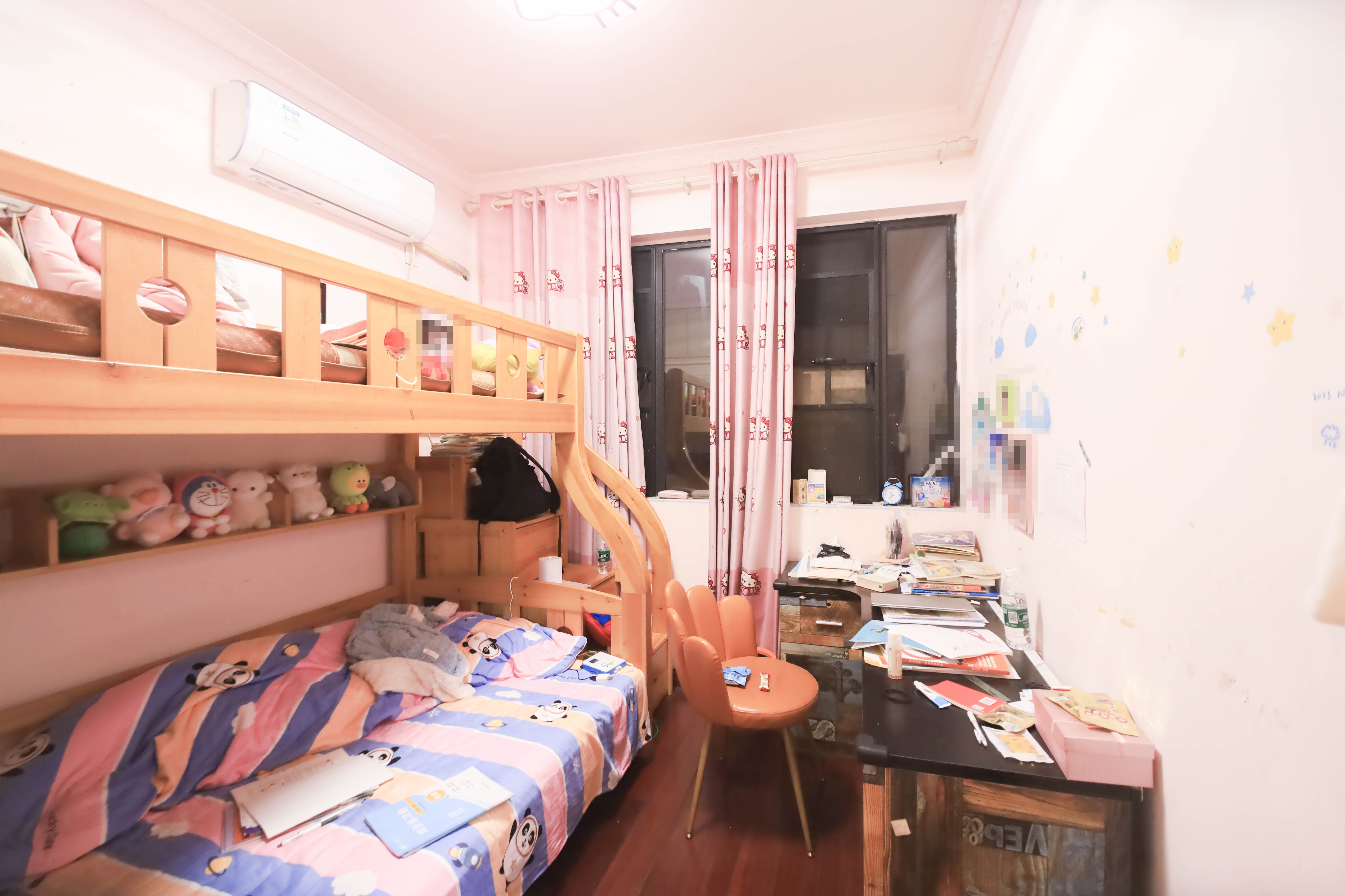 长房半岛蓝湾（观山月）  3室2厅2卫   99.80万卧室