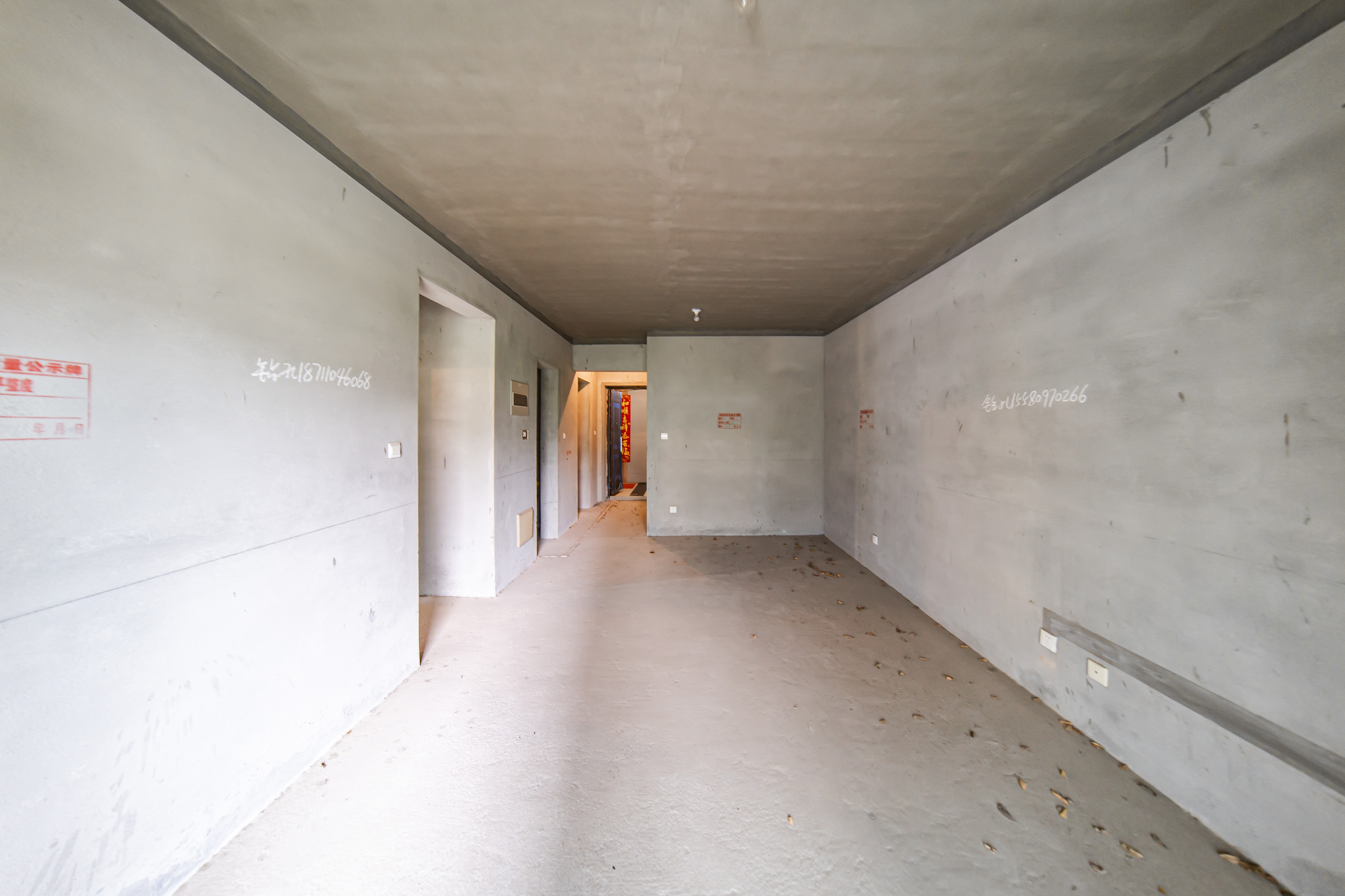 阳光100一期、四五期 2室2厅1卫 83.8万 阳光100一期、四五期 2室2厅1卫 83.8万客厅