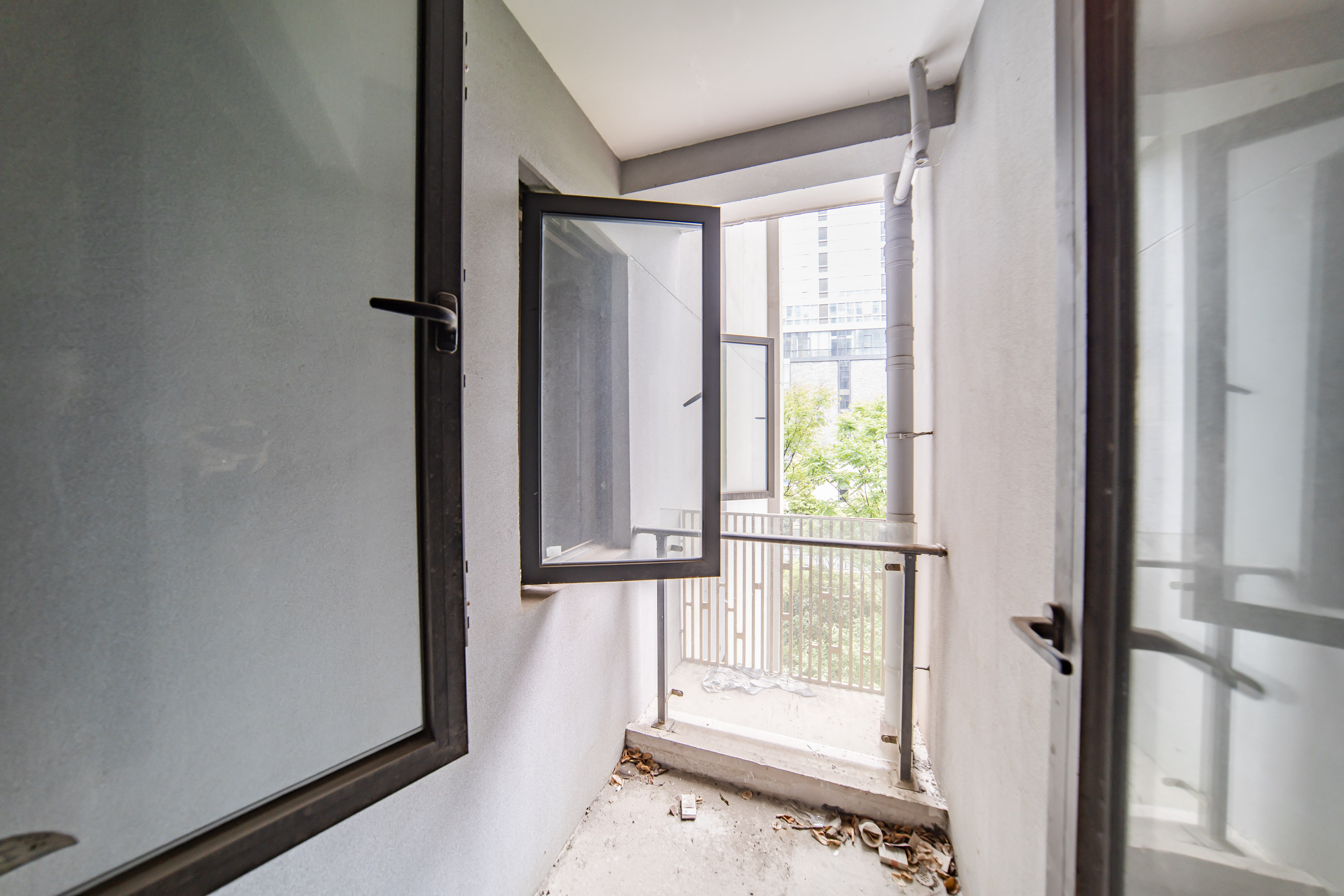 阳光100一期、四五期 2室2厅1卫 83.8万 阳光100一期、四五期 2室2厅1卫 83.8万阳台