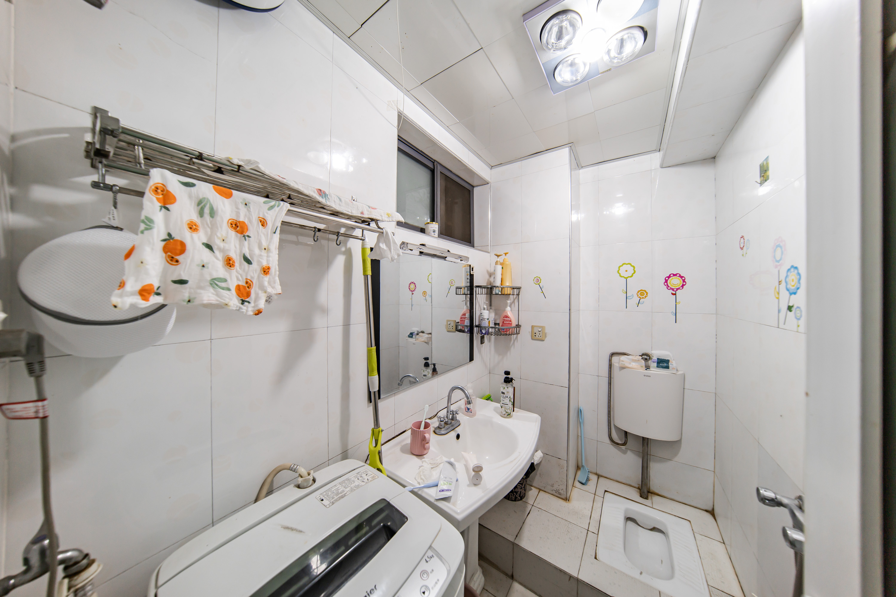 阳光100二期 1室1厅1卫 25.97万 阳光100二期 1室1厅1卫 25.97万卫生间