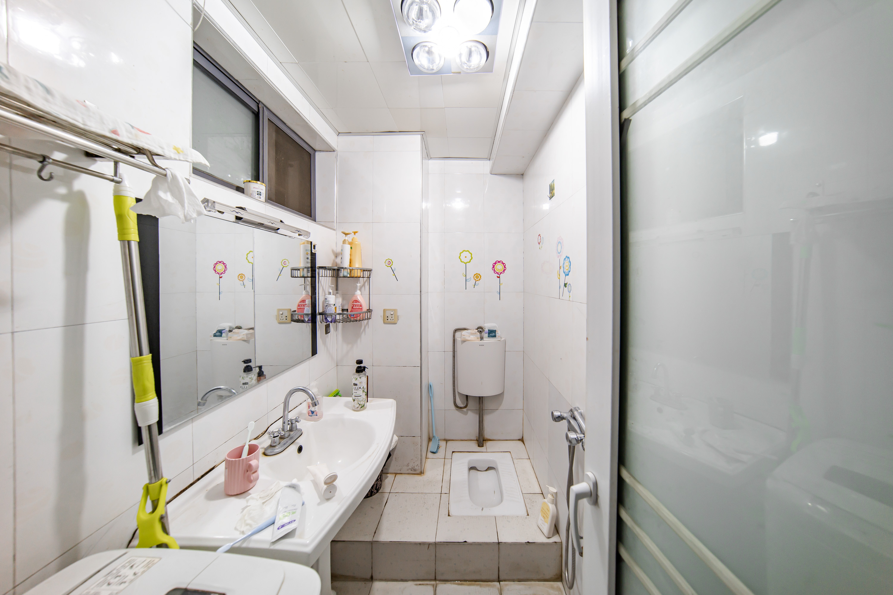 阳光100二期 1室1厅1卫 25.97万 阳光100二期 1室1厅1卫 25.97万卫生间