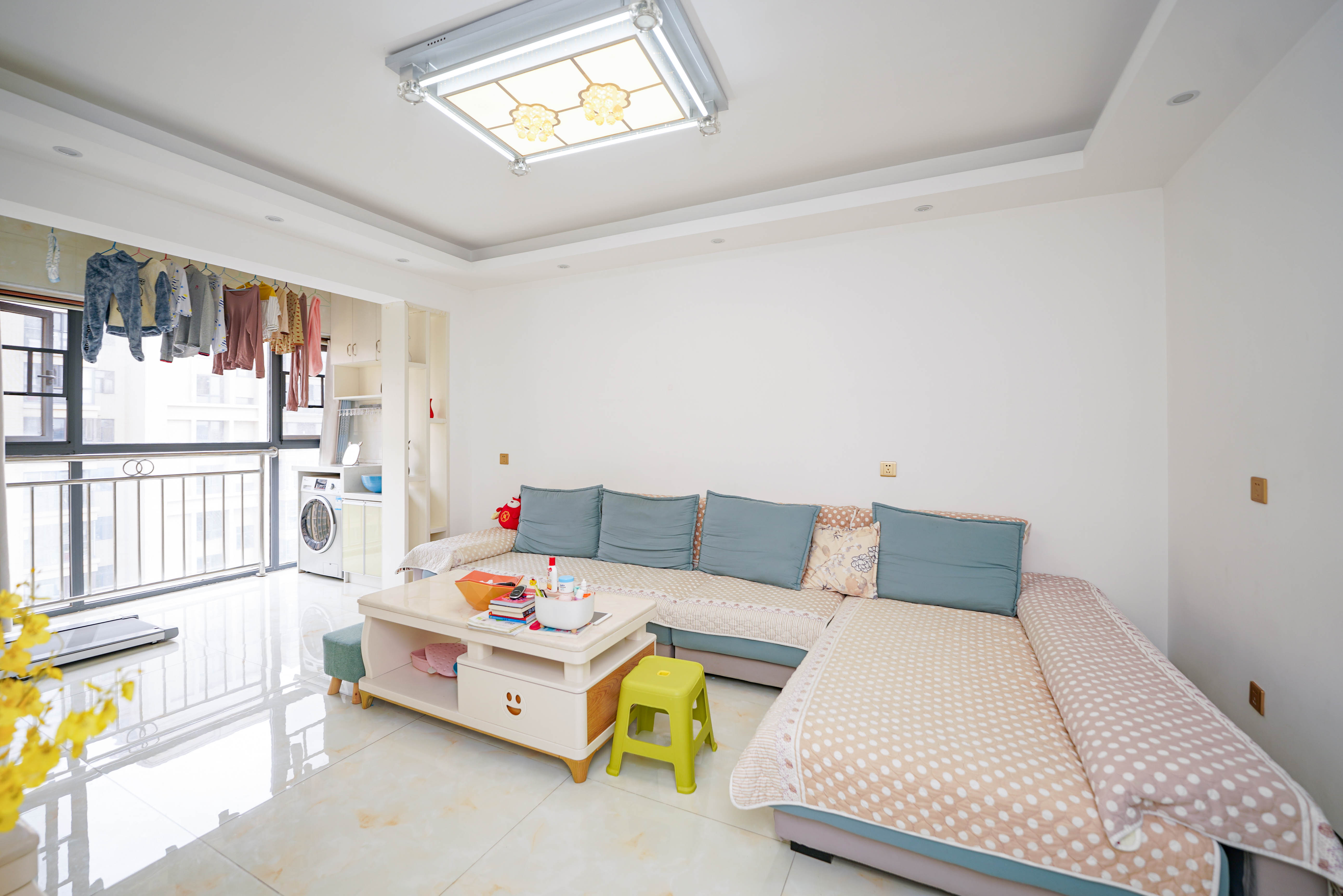 卢浮原著  3室2厅1卫    77.8万客厅