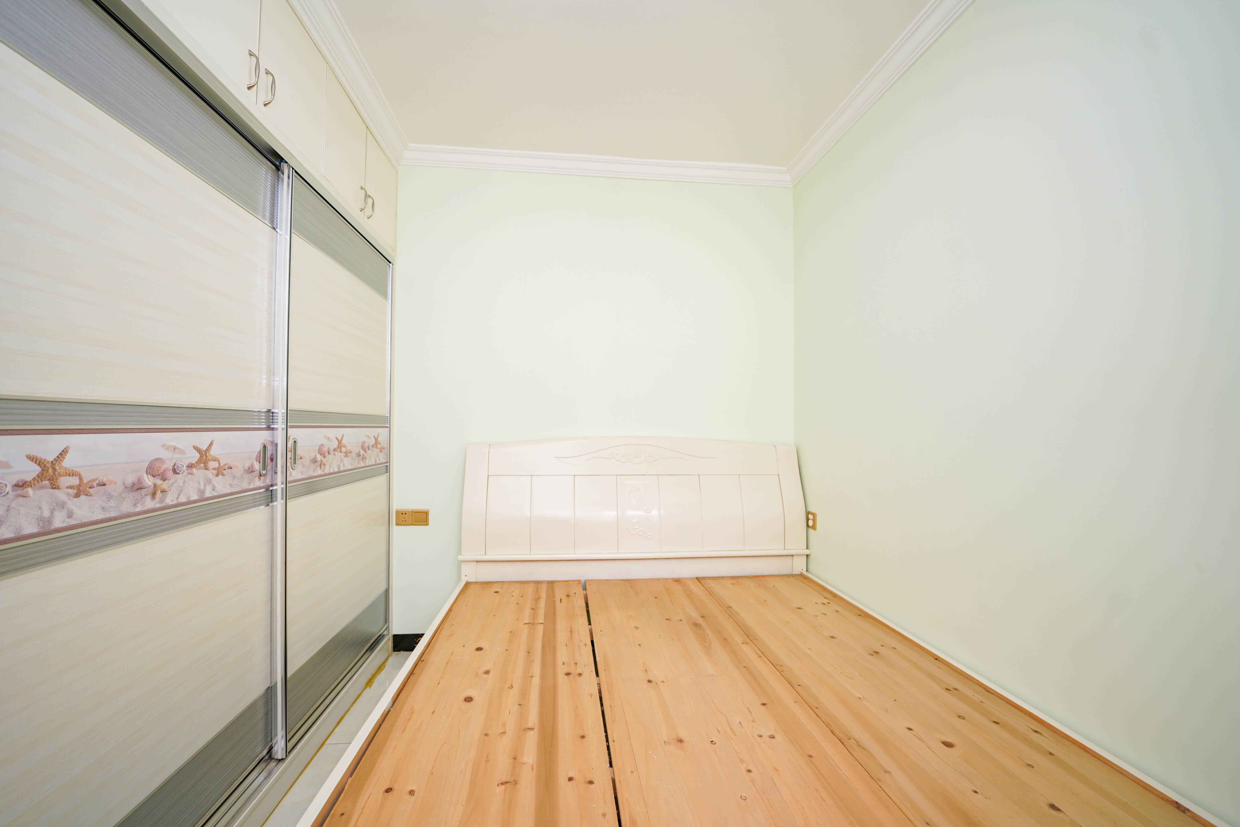 卢浮原著  3室2厅1卫    77.8万卧室