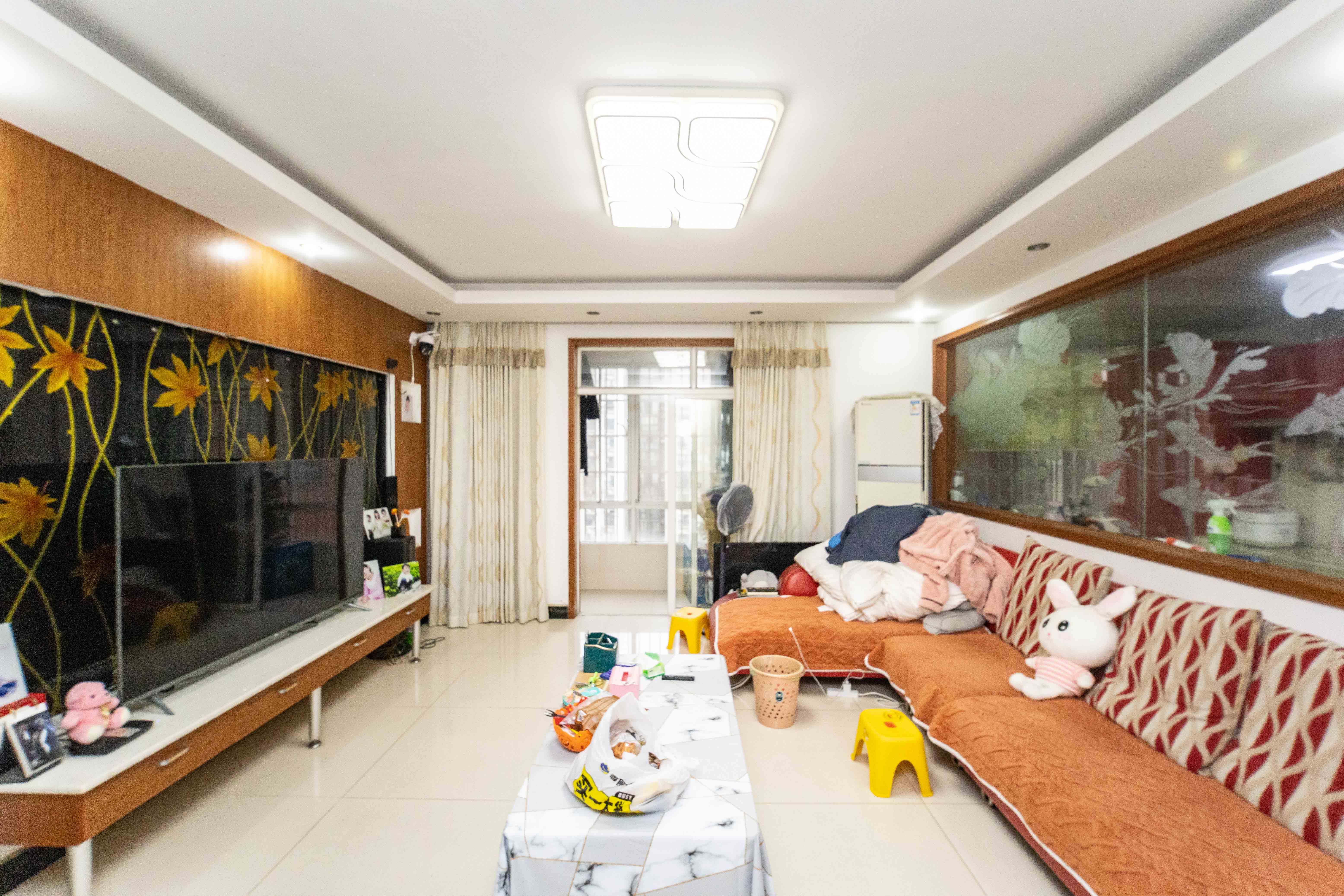 山水华景  4室2厅2卫   139.00万客厅