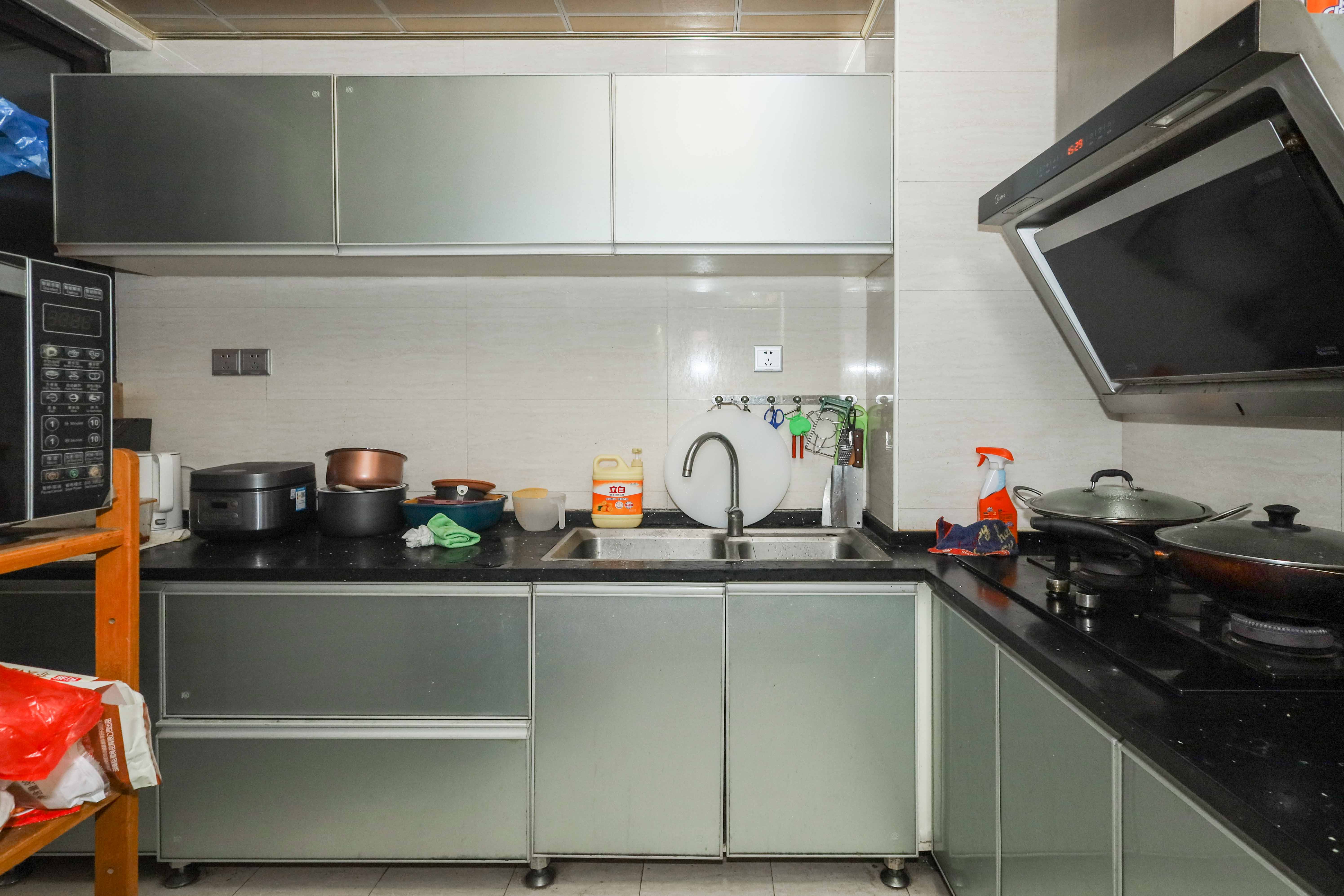 保利麓谷林语E区  3室2厅2卫    89.8万 保利麓谷林语E区  3室2厅2卫    89.8万厨房