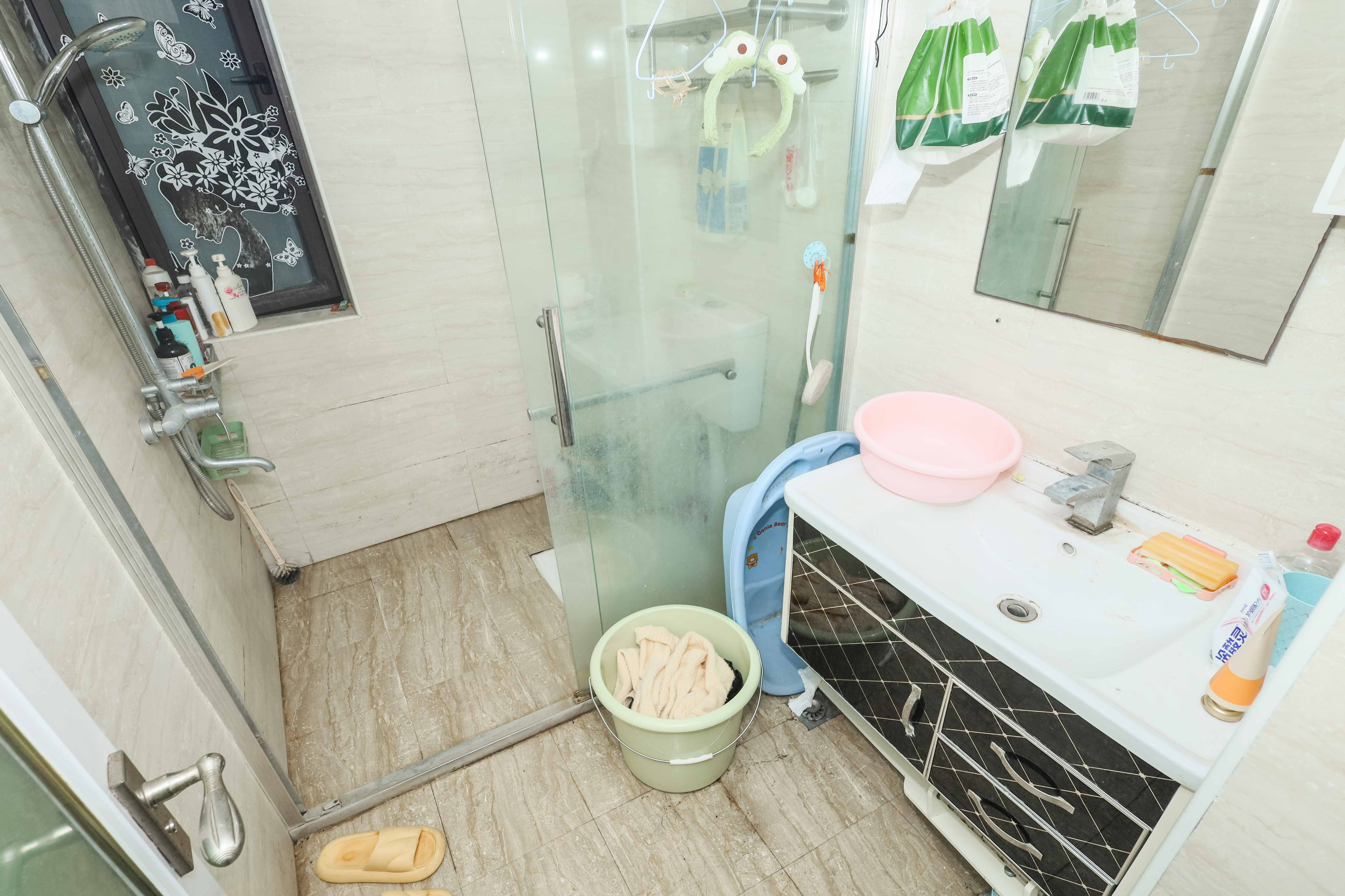 保利麓谷林语E区  3室2厅2卫    89.8万 保利麓谷林语E区  3室2厅2卫    89.8万卫生间