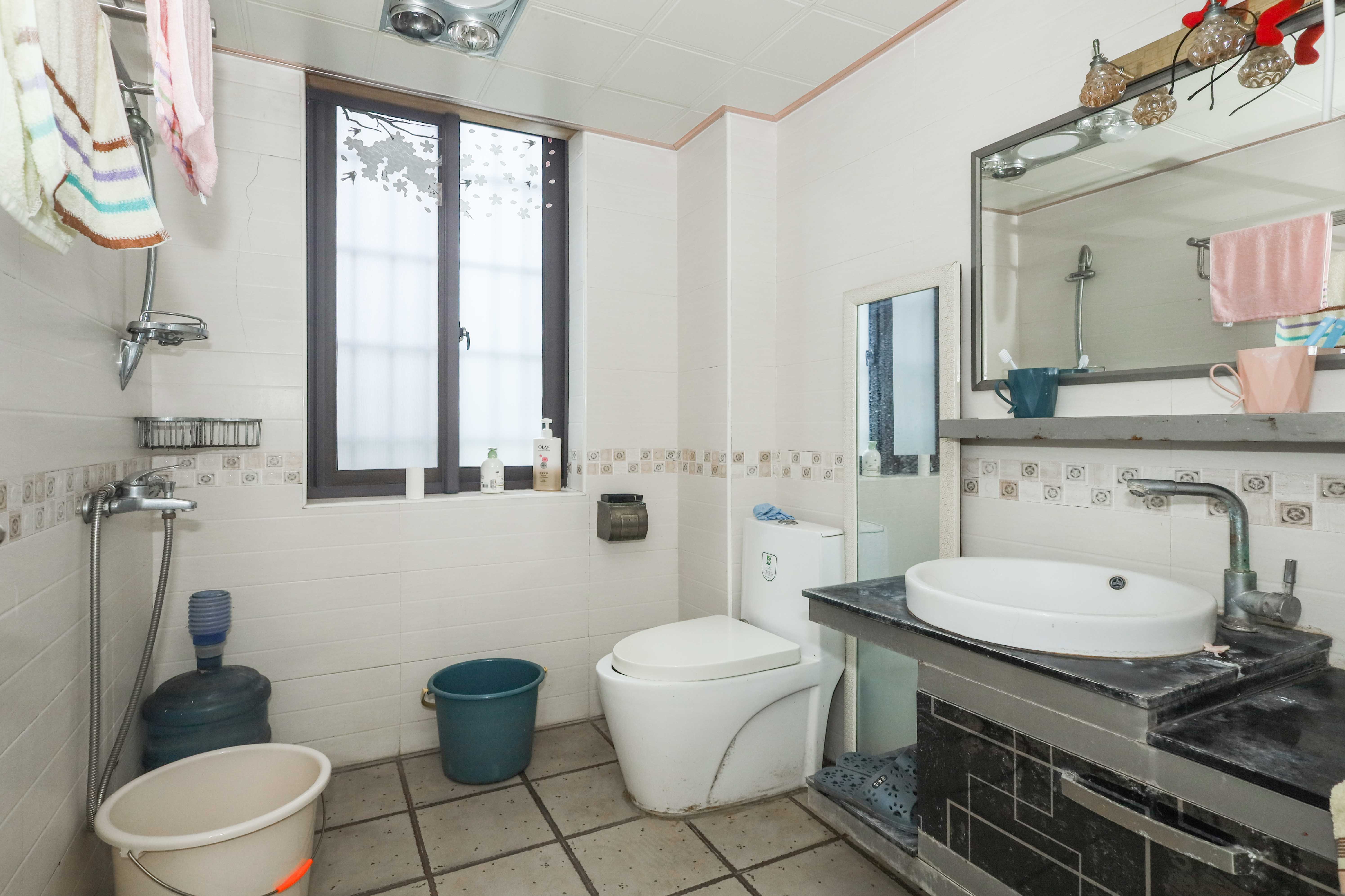 保利麓谷林语E区  3室2厅2卫    89.8万 保利麓谷林语E区  3室2厅2卫    89.8万卫生间