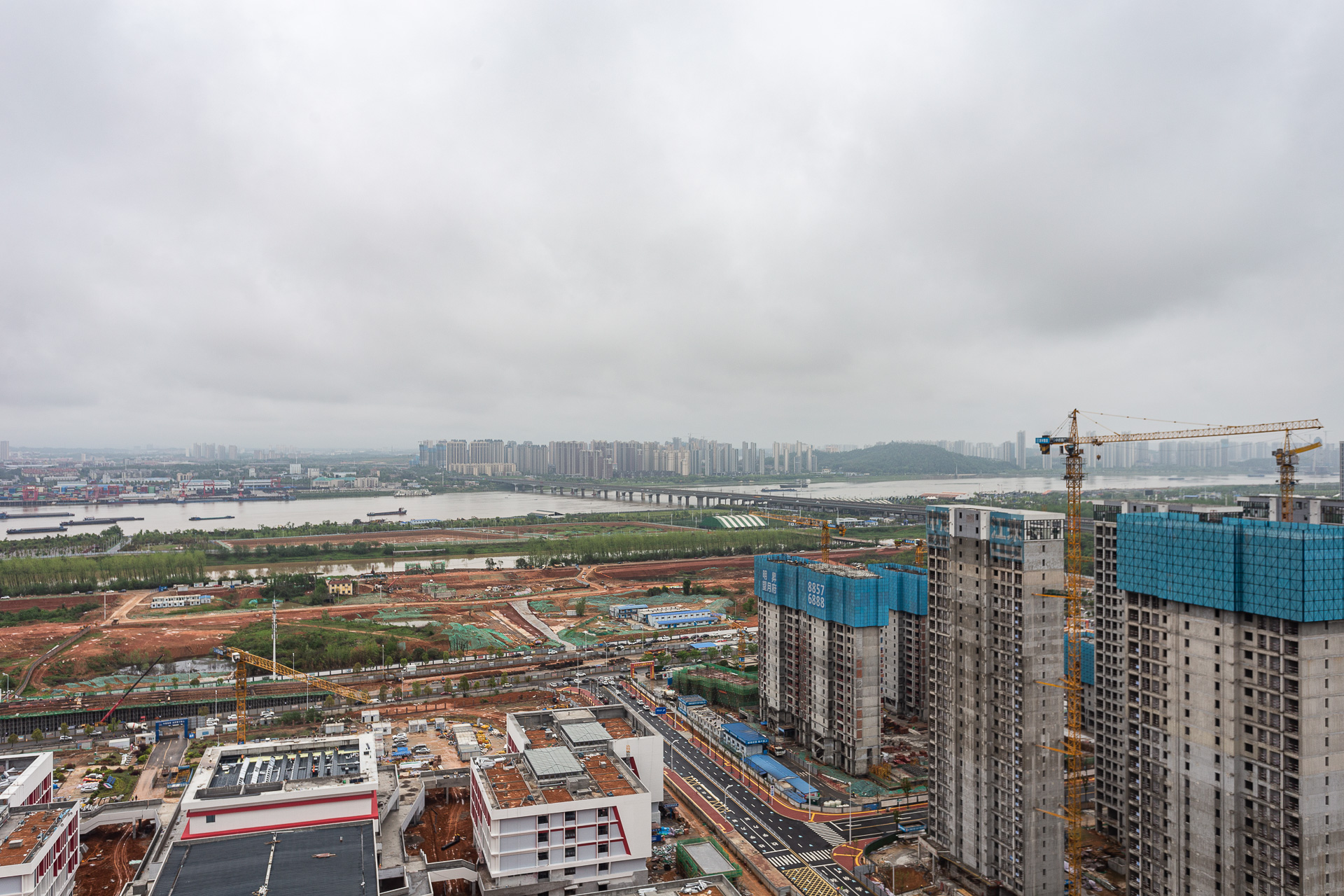 润和滨江广场（润和中央广场）  4室2厅2卫   131.00万其他