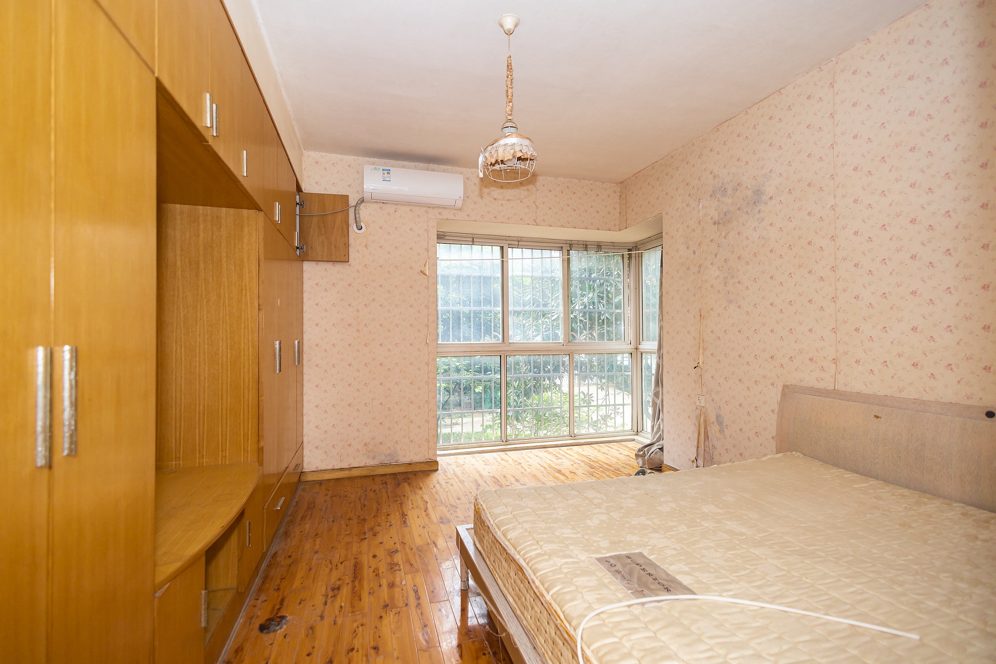 幸福洋房 4室2厅2卫 70.0万 幸福洋房 4室2厅2卫 70.0万卧室