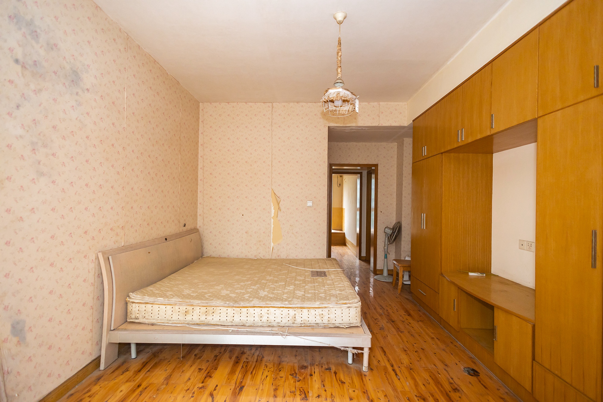 幸福洋房 4室2厅2卫 70.0万 幸福洋房 4室2厅2卫 70.0万卧室