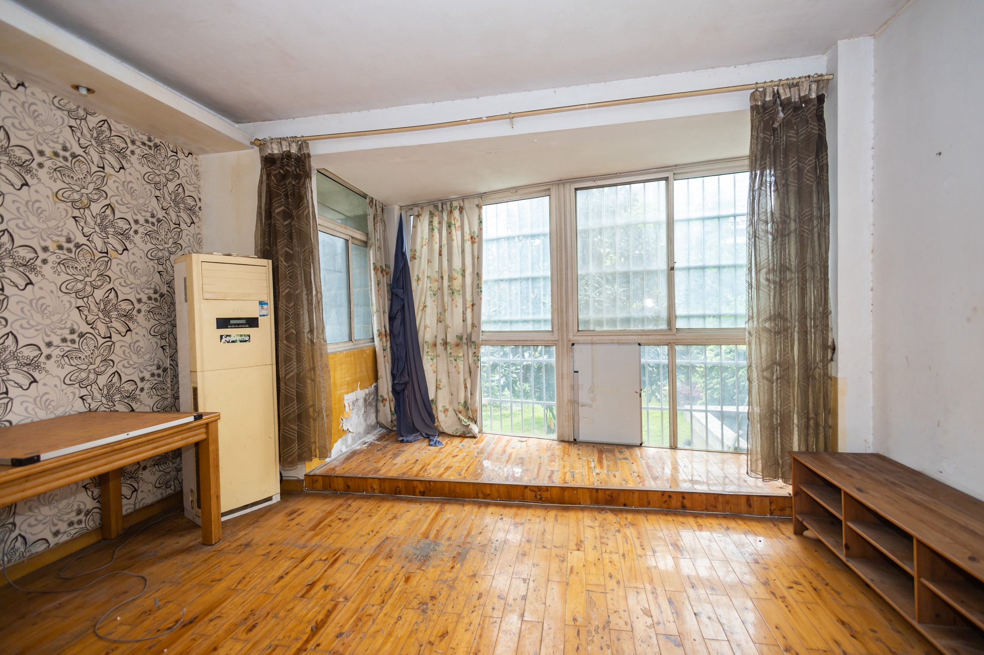 幸福洋房 4室2厅2卫 70.0万 幸福洋房 4室2厅2卫 70.0万阳台