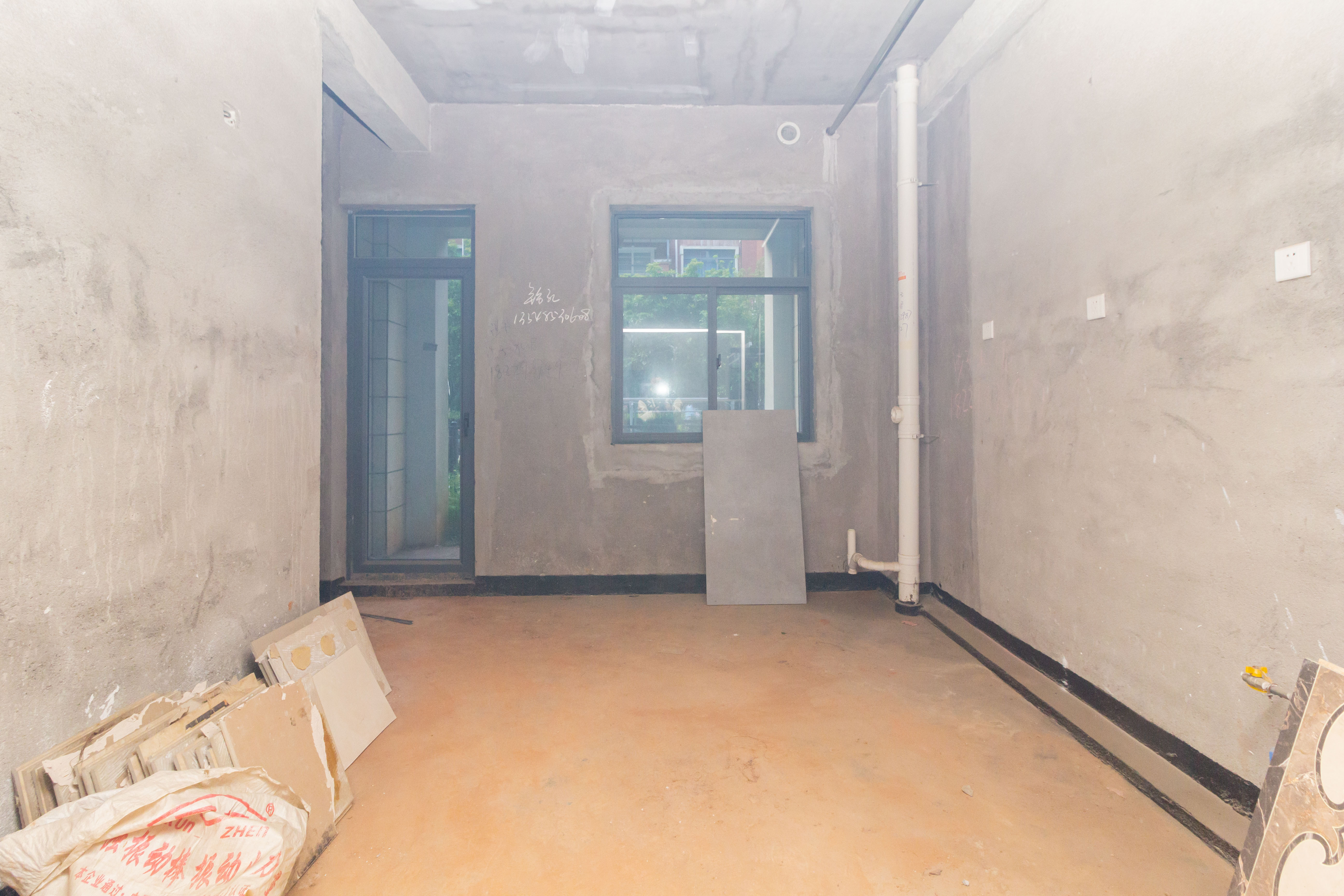 辉宏橄榄城  7室3厅3卫    208.0万 辉宏橄榄城  7室3厅3卫    208.0万厨房