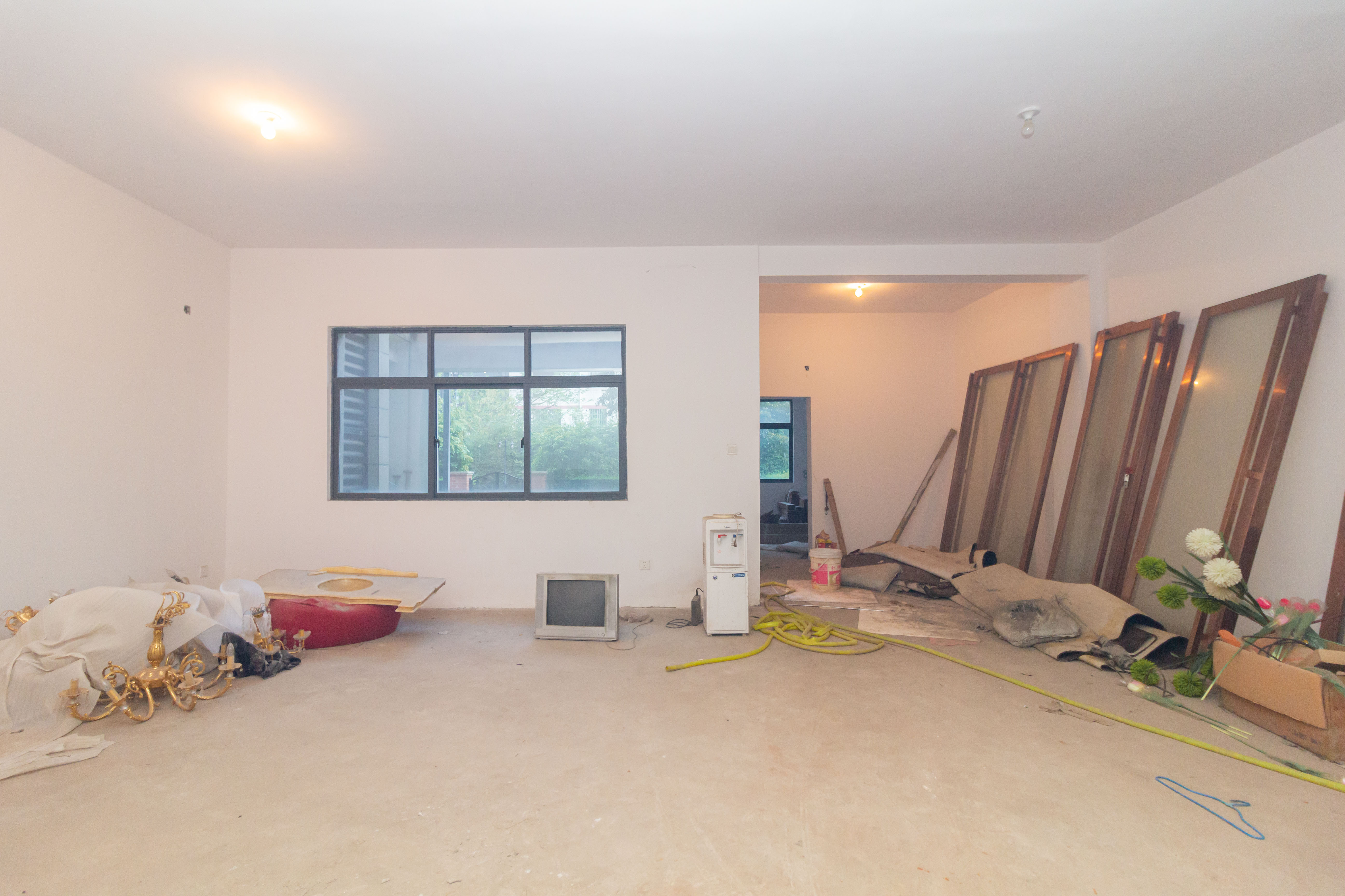 辉宏橄榄城  7室3厅3卫    208.0万 辉宏橄榄城  7室3厅3卫    208.0万客厅