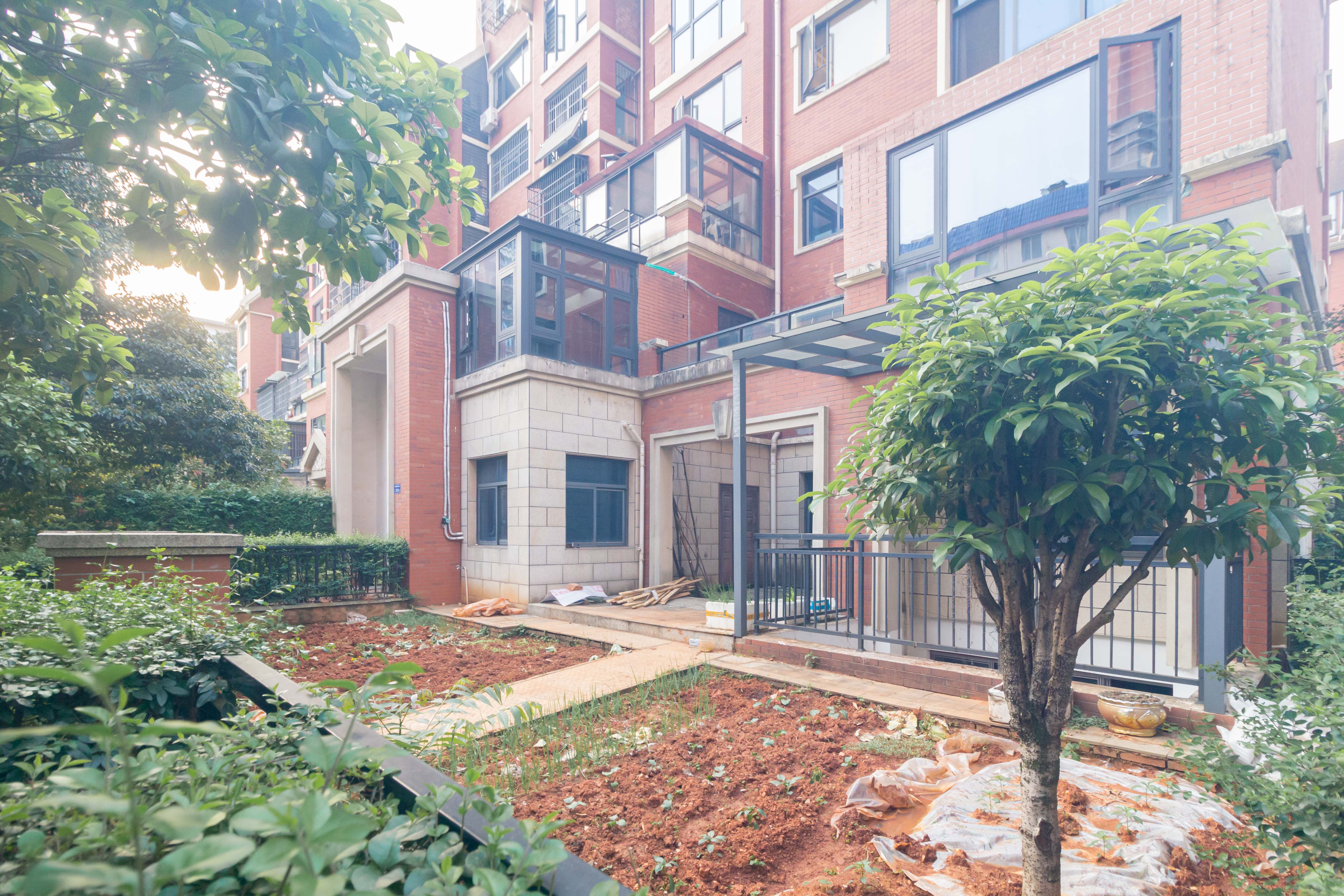 辉宏橄榄城  7室3厅3卫    208.0万 辉宏橄榄城  7室3厅3卫    208.0万其他