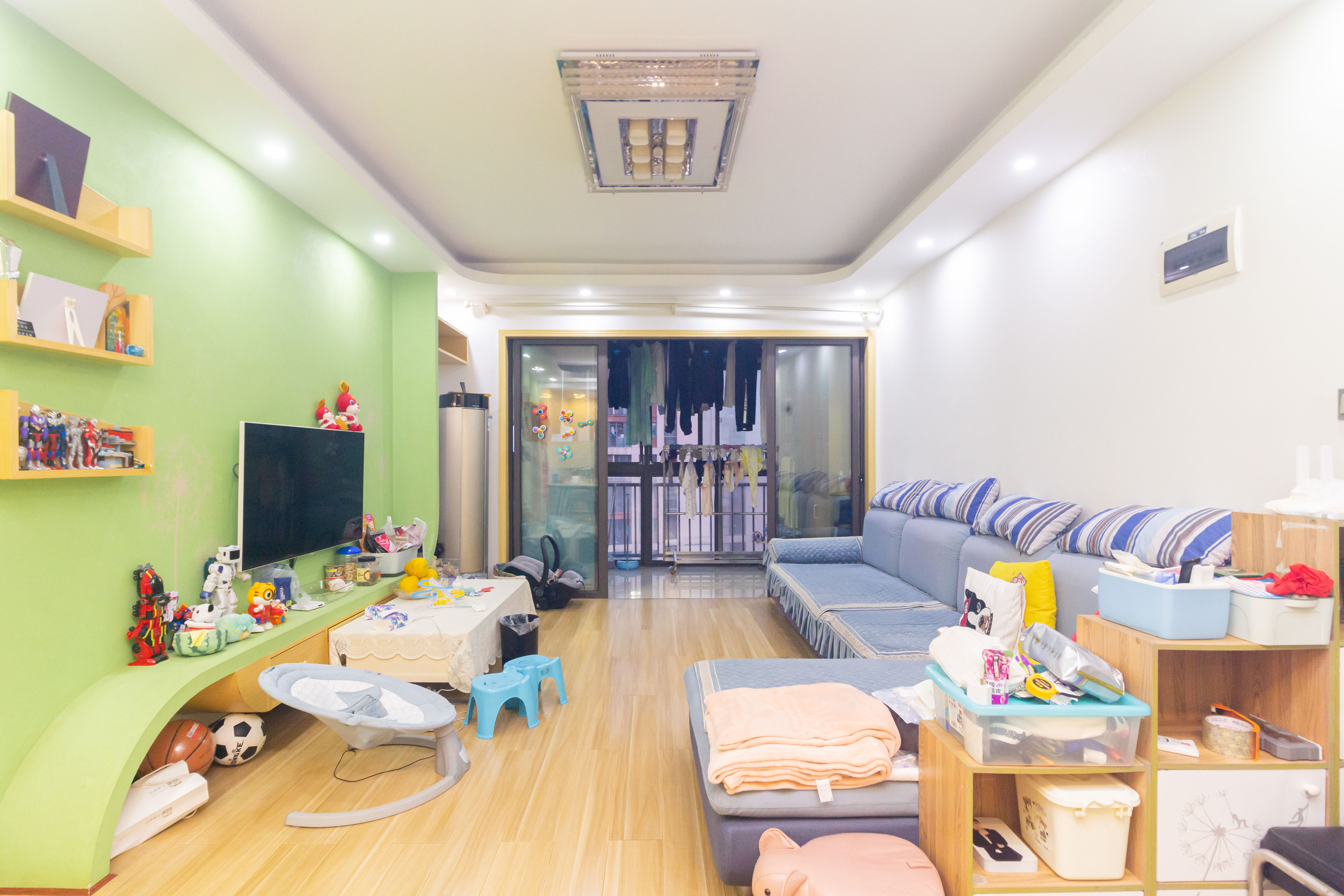 旭辉华庭  3室2厅1卫   79.80万客厅